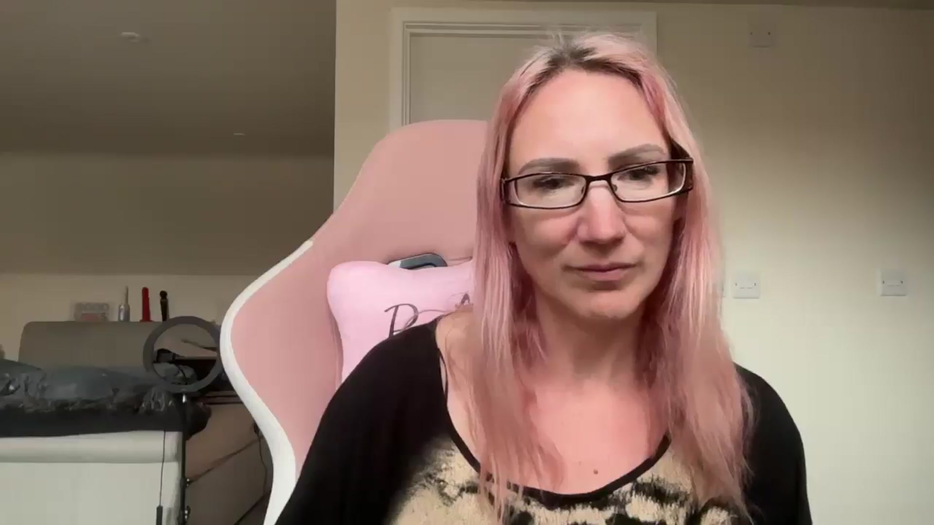 Gallery image thumbnail from Bellanoirxx's myfreecams stream on, 04/28/2026, 09:40 image 17 of 20