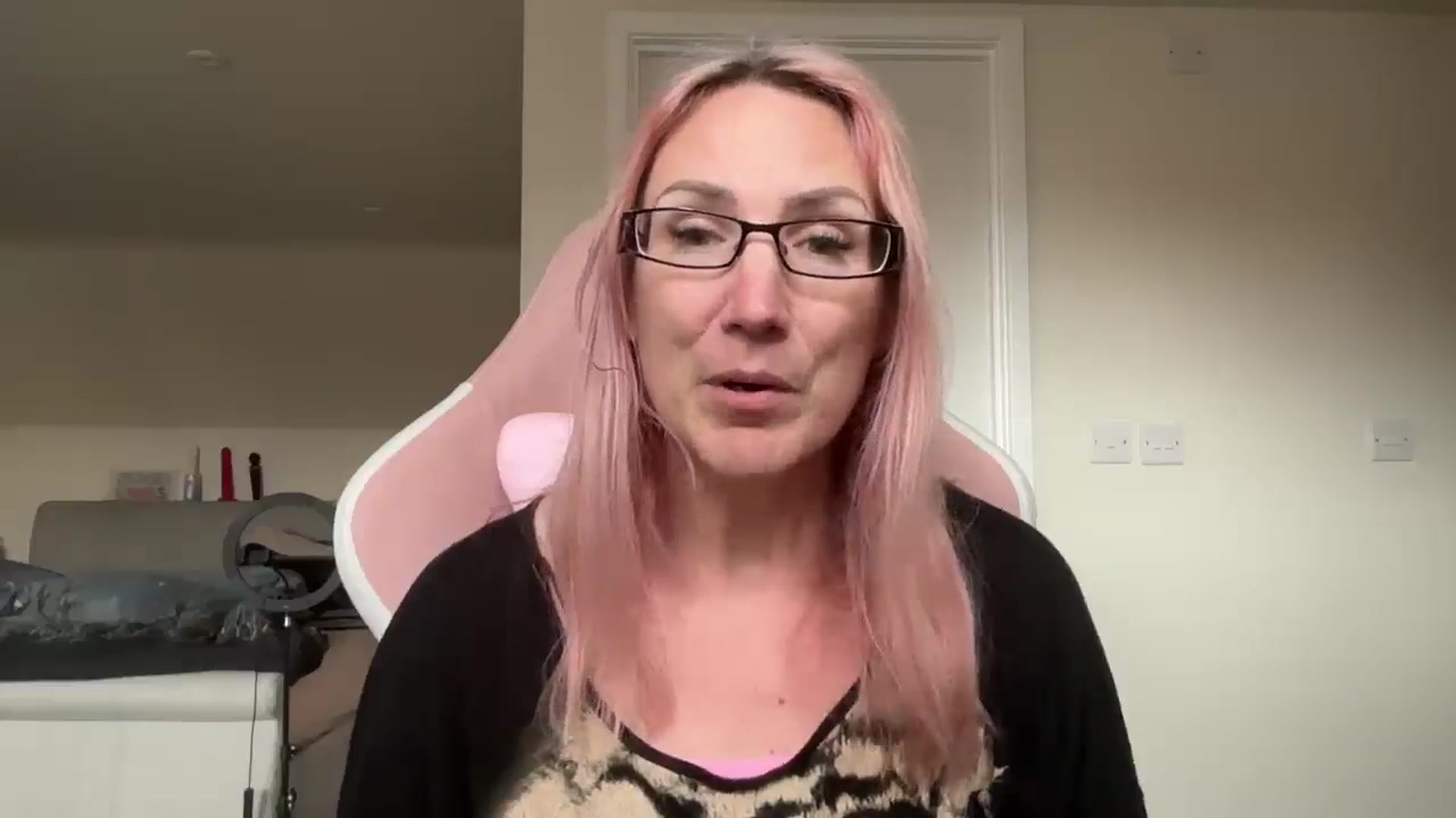 Gallery image thumbnail from Bellanoirxx's myfreecams stream on, 04/28/2026, 09:40 image 7 of 20