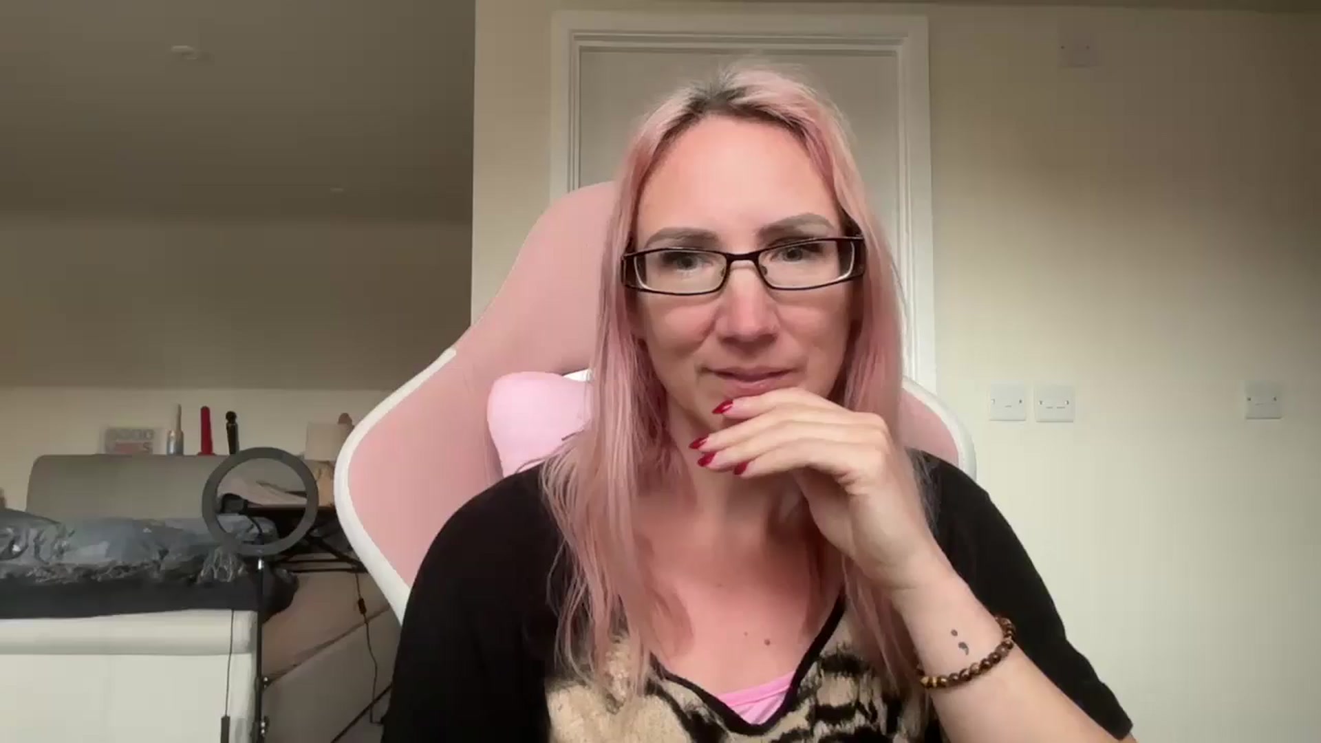 Gallery image thumbnail from Bellanoirxx's myfreecams stream on, 04/28/2026, 09:40 image 1 of 20