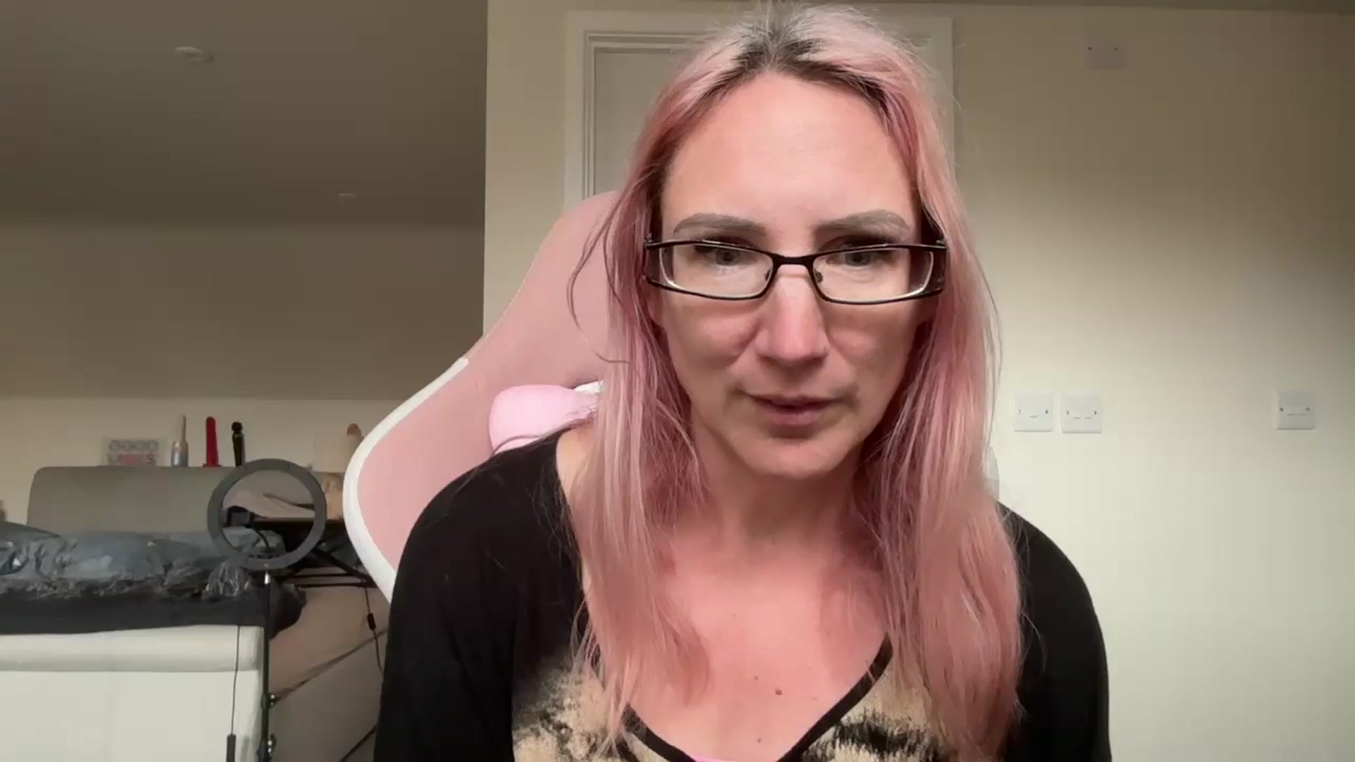 Gallery image thumbnail from Bellanoirxx's myfreecams stream on, 04/28/2026, 09:40 image 6 of 20