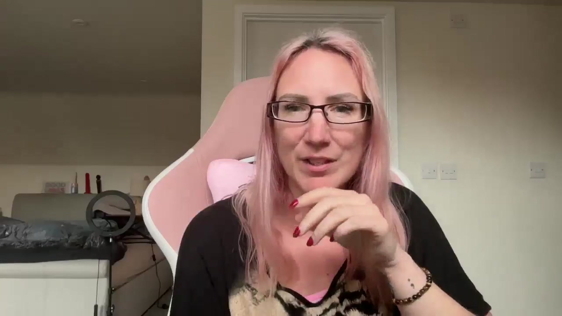 Gallery image thumbnail from Bellanoirxx's myfreecams stream on, 04/28/2026, 09:40 image 2 of 20