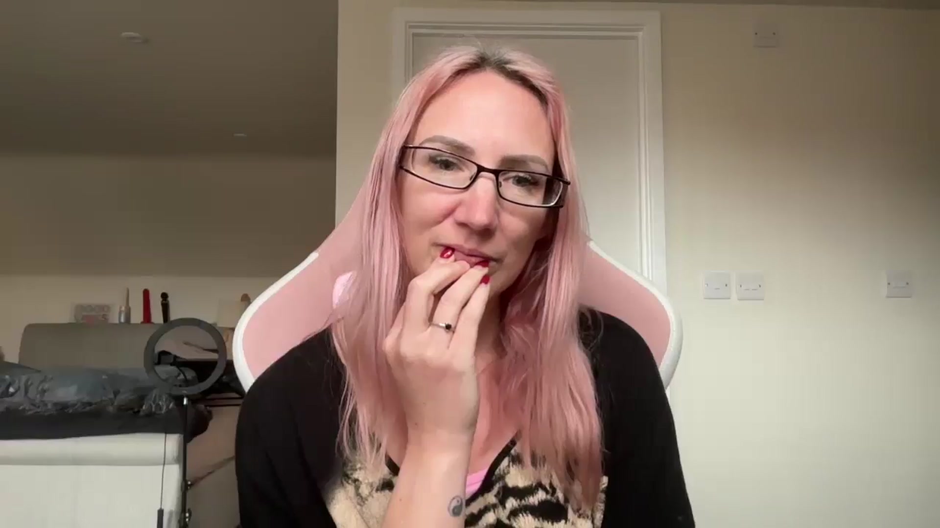 Gallery image thumbnail from Bellanoirxx's myfreecams stream on, 04/28/2026, 09:40 image 3 of 20