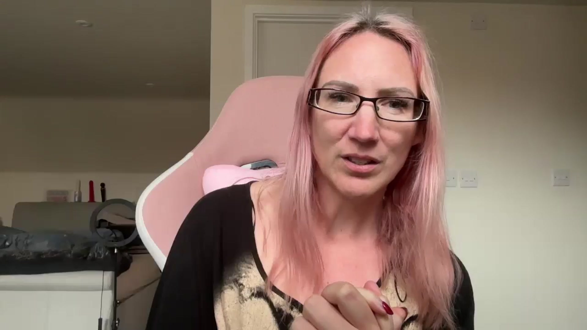 Gallery image thumbnail from Bellanoirxx's myfreecams stream on, 04/28/2026, 09:40 image 15 of 20