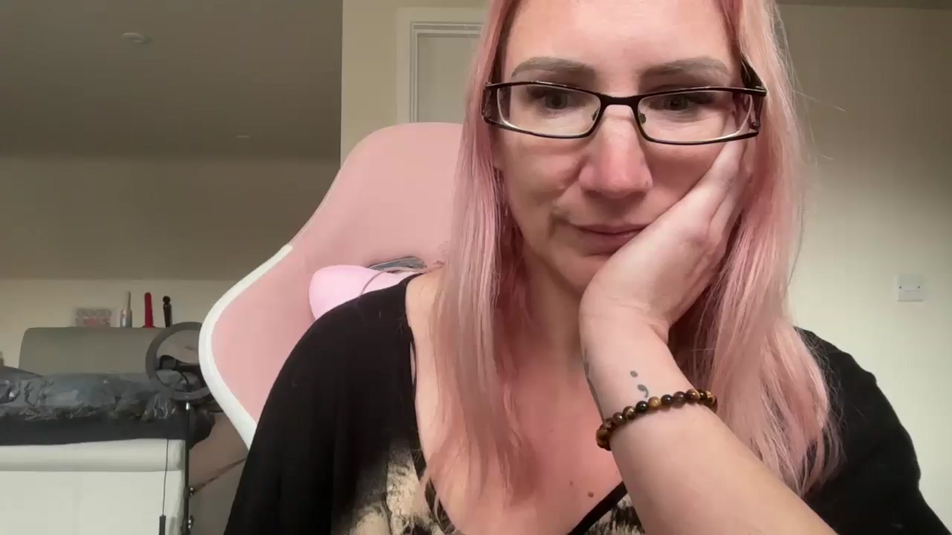 Gallery image thumbnail from Bellanoirxx's myfreecams stream on, 04/28/2026, 09:40 image 10 of 20