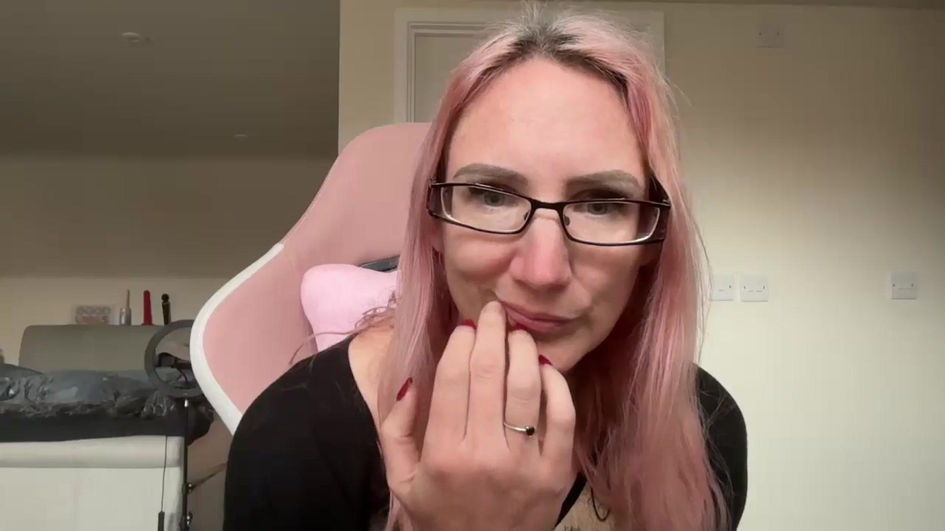 Gallery image thumbnail from Bellanoirxx's myfreecams stream on, 04/28/2026, 09:40 image 9 of 20