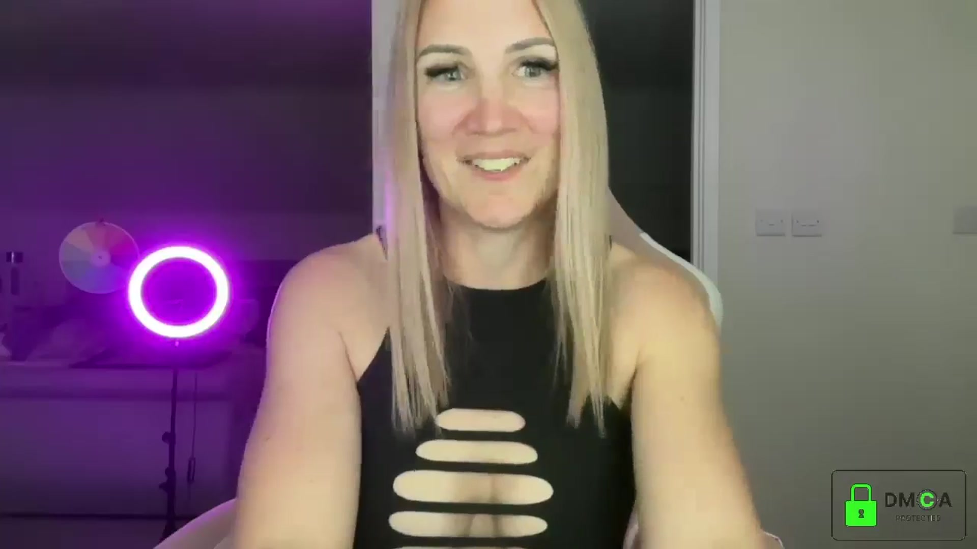 Gallery image thumbnail from Bellanoirxx's myfreecams stream on, 04/30/2026, 21:46 image 13 of 20
