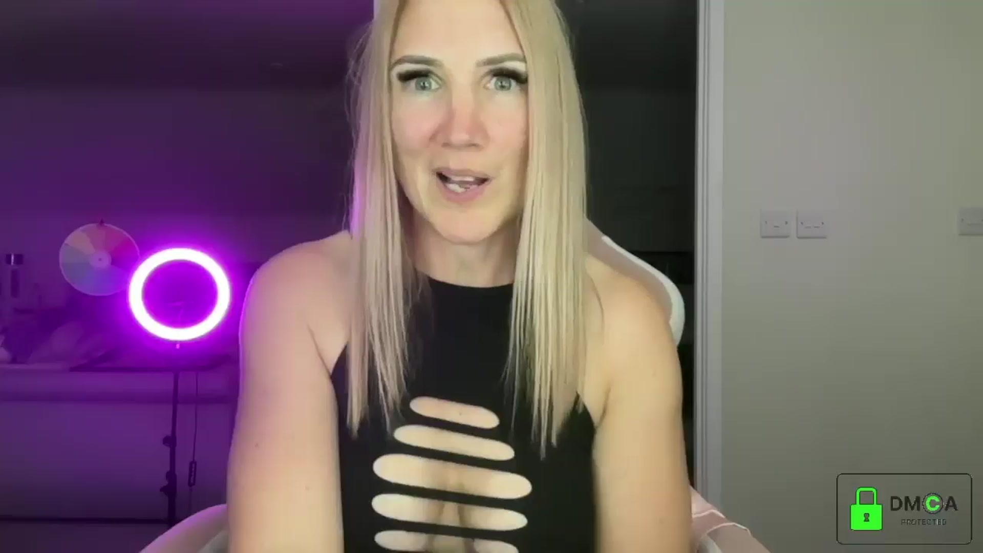 Gallery image thumbnail from Bellanoirxx's myfreecams stream on, 04/30/2026, 21:46 image 9 of 20