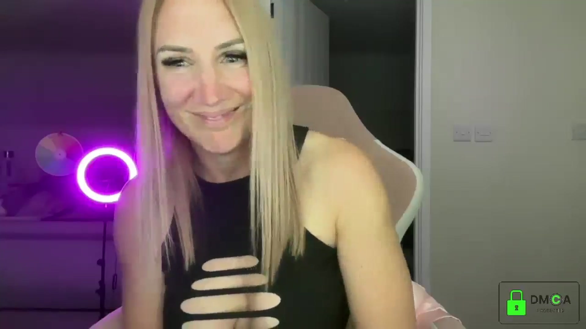 Gallery image thumbnail from Bellanoirxx's myfreecams stream on, 04/30/2026, 21:46 image 8 of 20