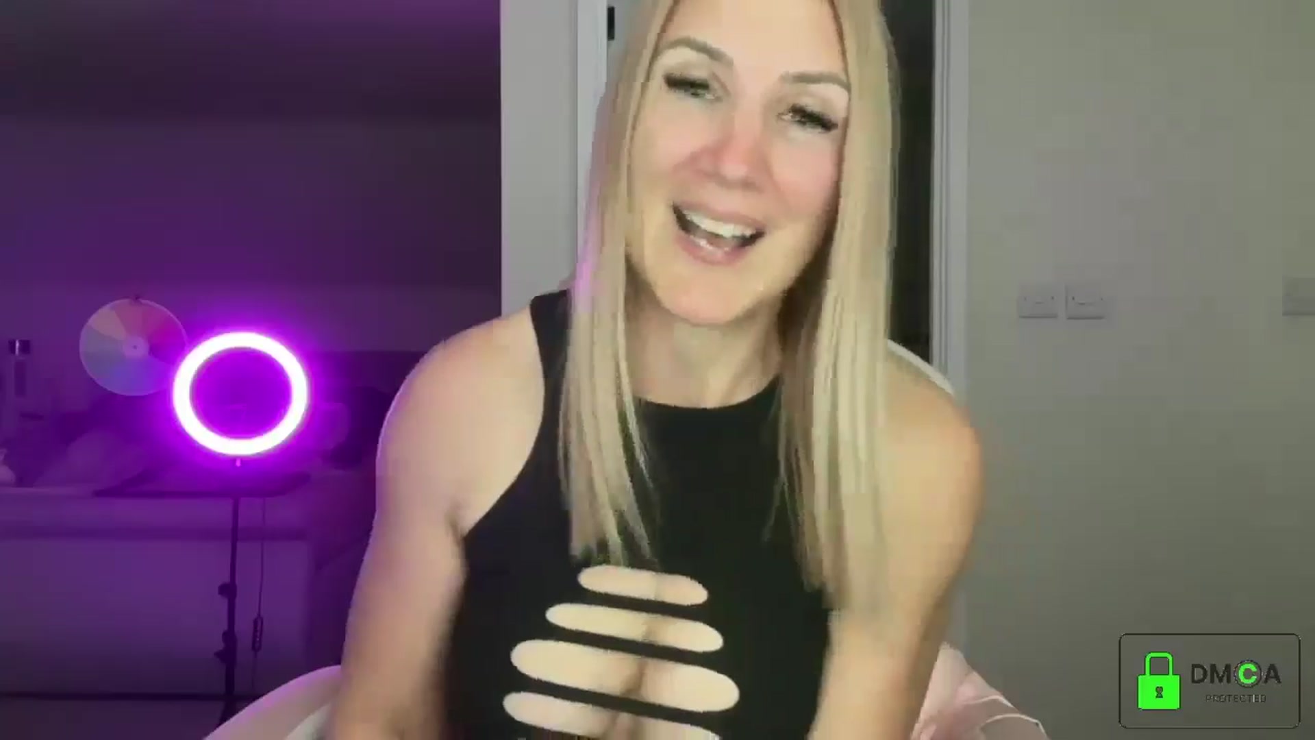 Gallery image thumbnail from Bellanoirxx's myfreecams stream on, 04/30/2026, 21:46 image 12 of 20