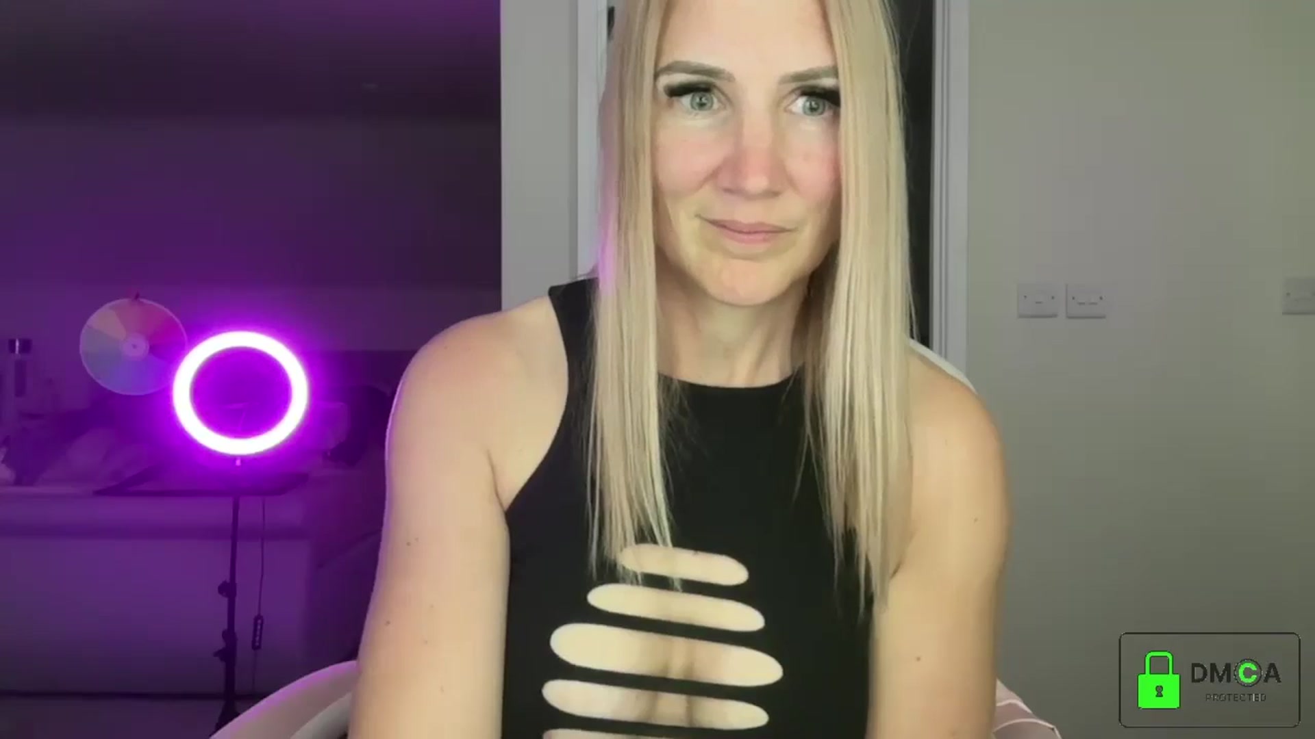 Gallery image thumbnail from Bellanoirxx's myfreecams stream on, 04/30/2026, 21:46 image 14 of 20