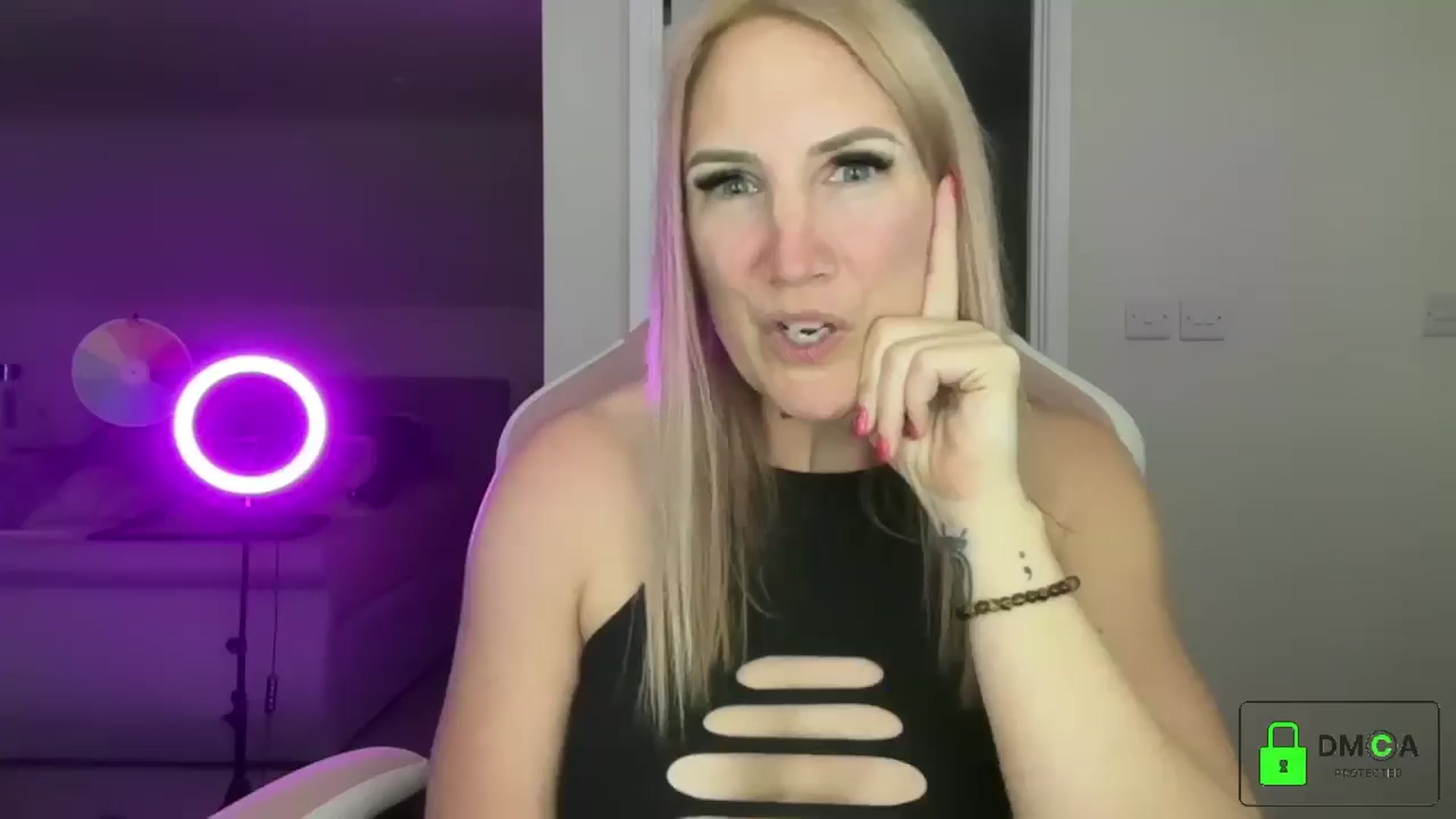 Gallery image thumbnail from Bellanoirxx's myfreecams stream on, 04/30/2026, 22:13 image 6 of 20