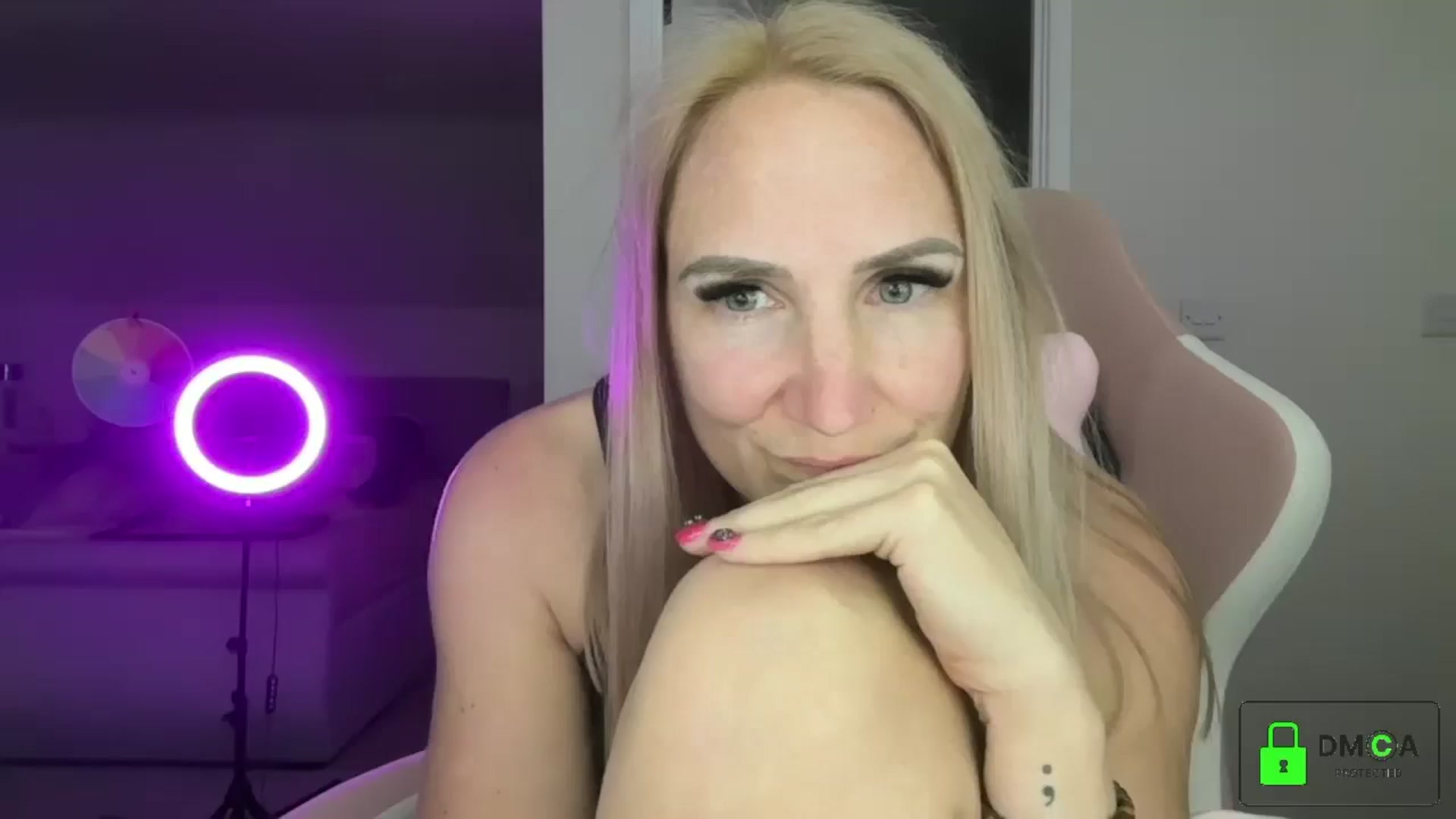 Gallery image thumbnail from Bellanoirxx's myfreecams stream on, 04/30/2026, 22:13 image 20 of 20