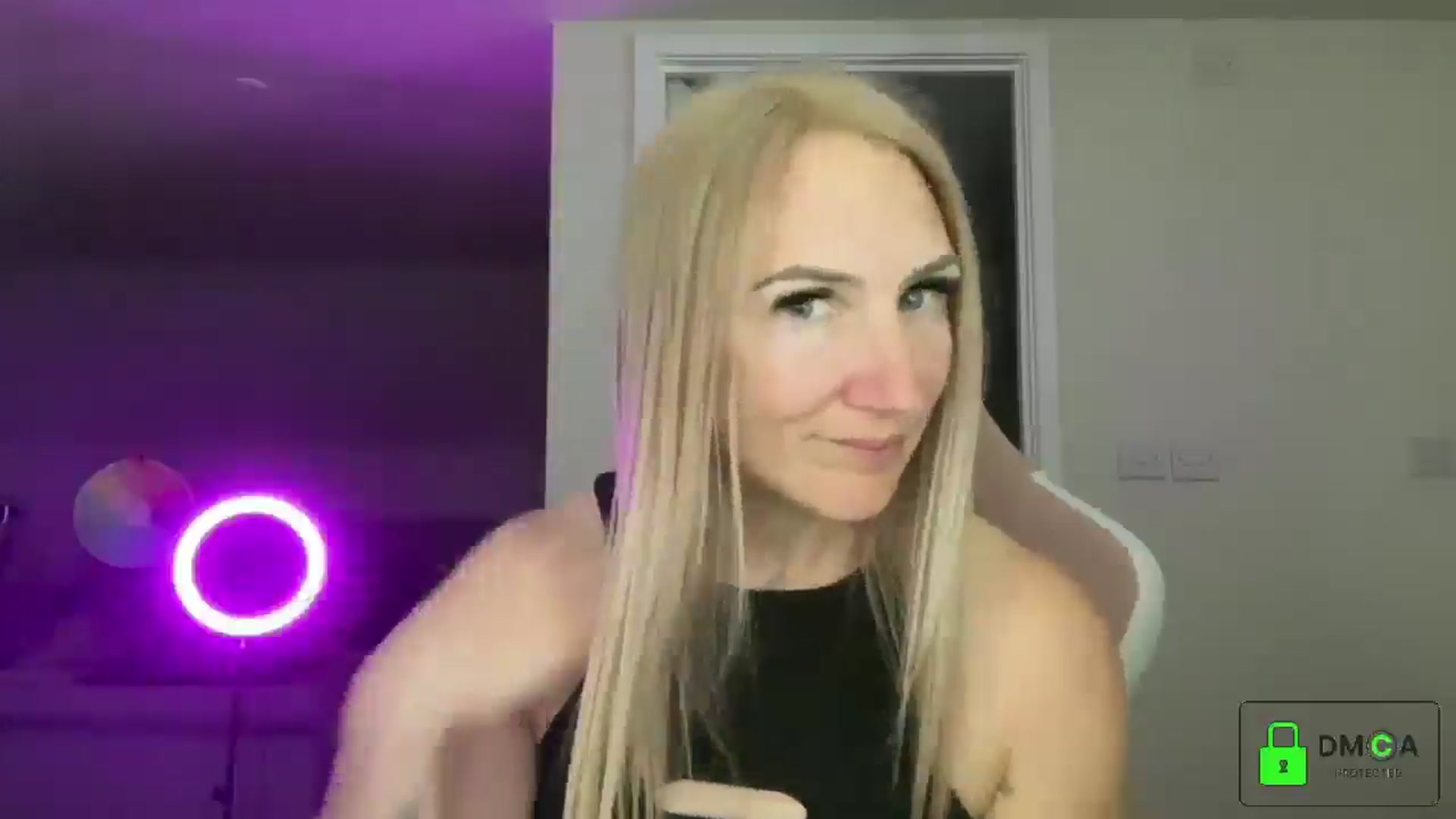 Gallery image thumbnail from Bellanoirxx's myfreecams stream on, 04/30/2026, 22:13 image 2 of 20