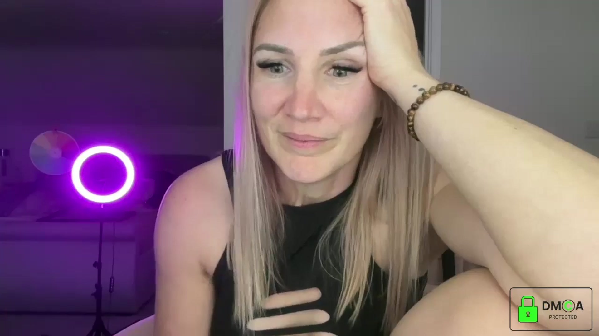 Gallery image thumbnail from Bellanoirxx's myfreecams stream on, 04/30/2026, 22:13 image 17 of 20