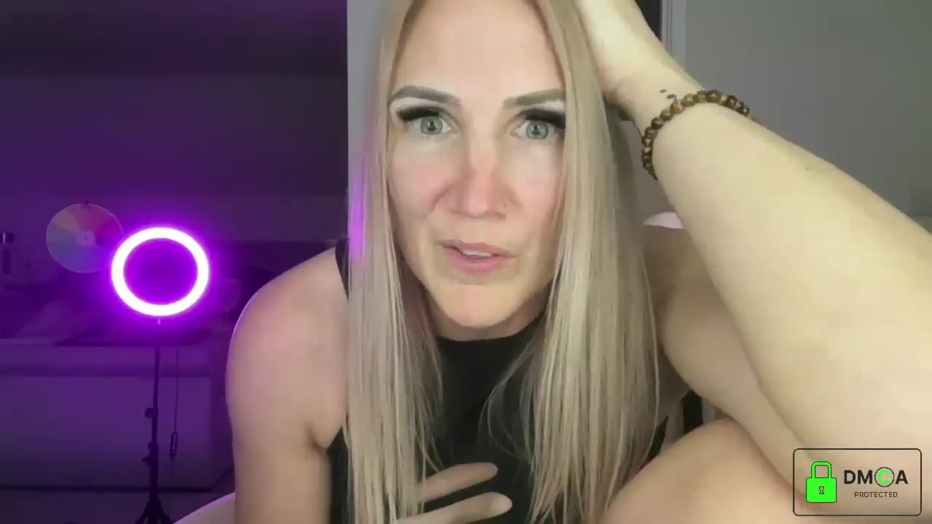 Gallery image thumbnail from Bellanoirxx's myfreecams stream on, 04/30/2026, 22:13 image 14 of 20