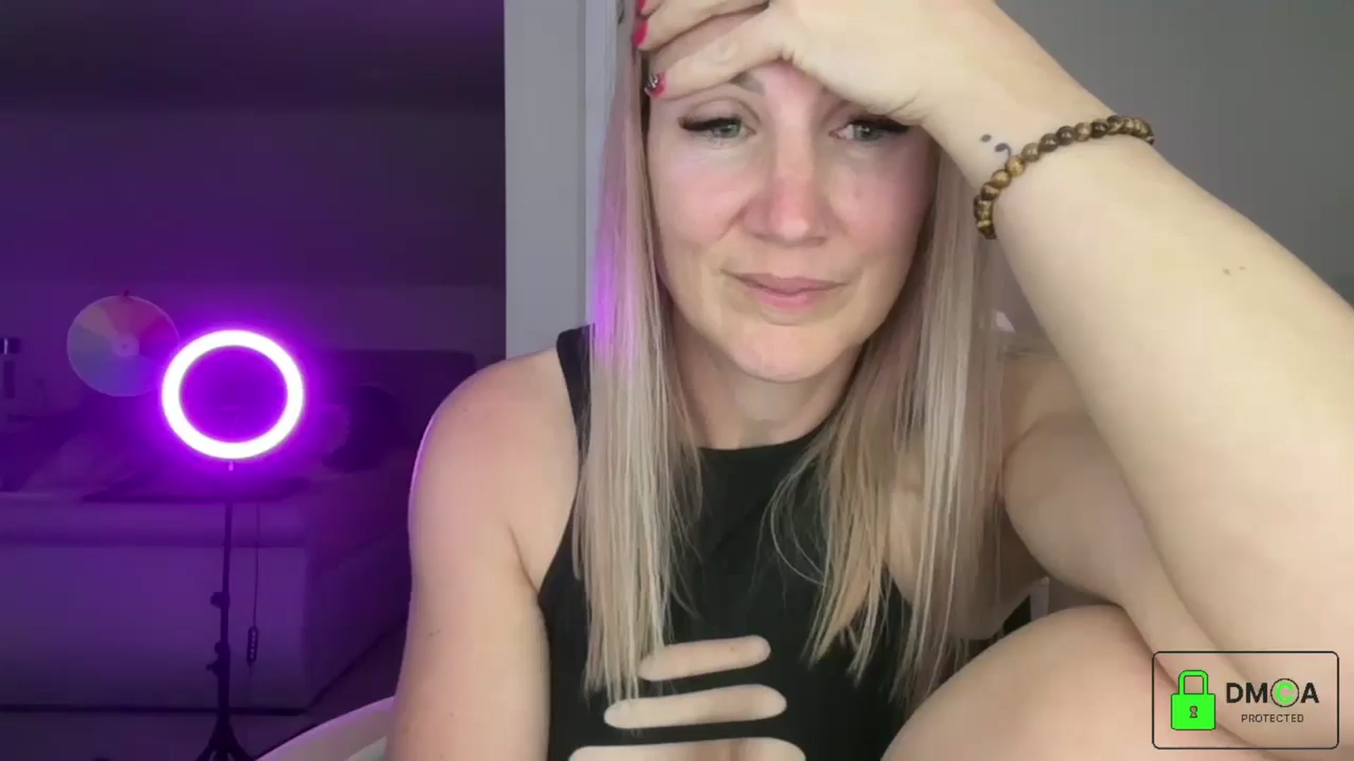 Gallery image thumbnail from Bellanoirxx's myfreecams stream on, 04/30/2026, 22:13 image 18 of 20