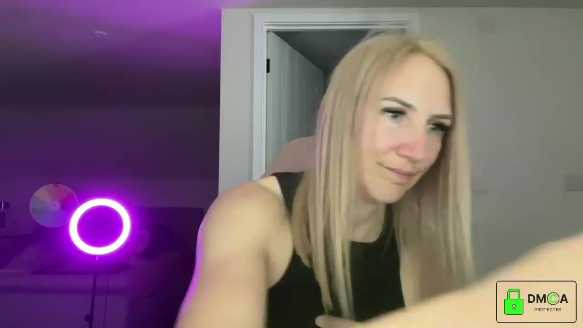 Gallery image thumbnail from Bellanoirxx's myfreecams stream on, 04/30/2026, 22:13 image 1 of 20