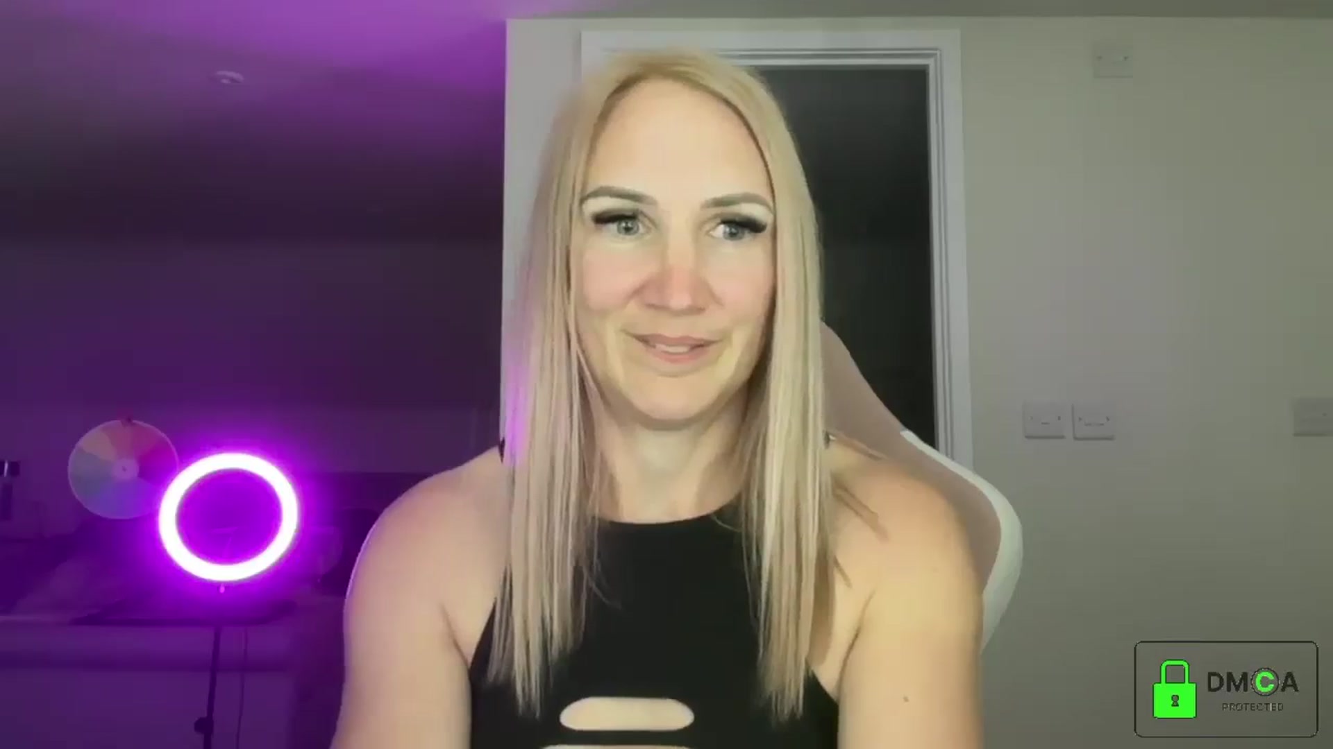 Gallery image thumbnail from Bellanoirxx's myfreecams stream on, 04/30/2026, 22:13 image 5 of 20