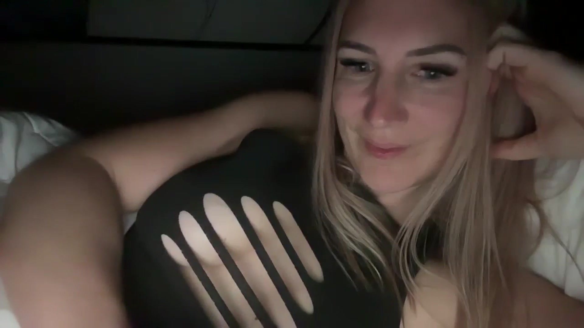 Gallery image thumbnail from Bellanoirxx's myfreecams stream on, 05/02/2026, 11:13 image 18 of 20