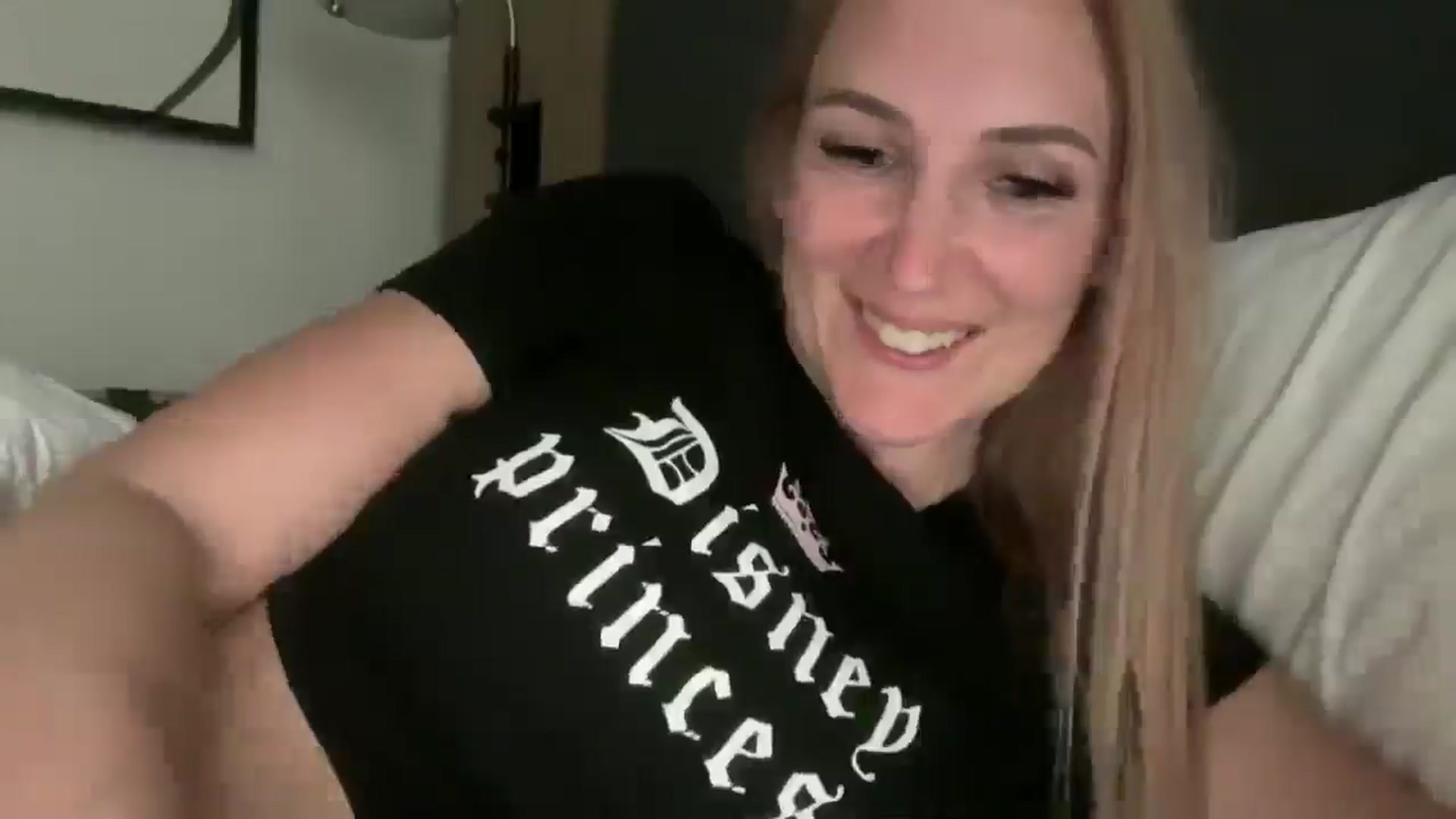 Gallery image thumbnail from Bellanoirxx's myfreecams stream on, 05/02/2026, 23:03 image 2 of 20