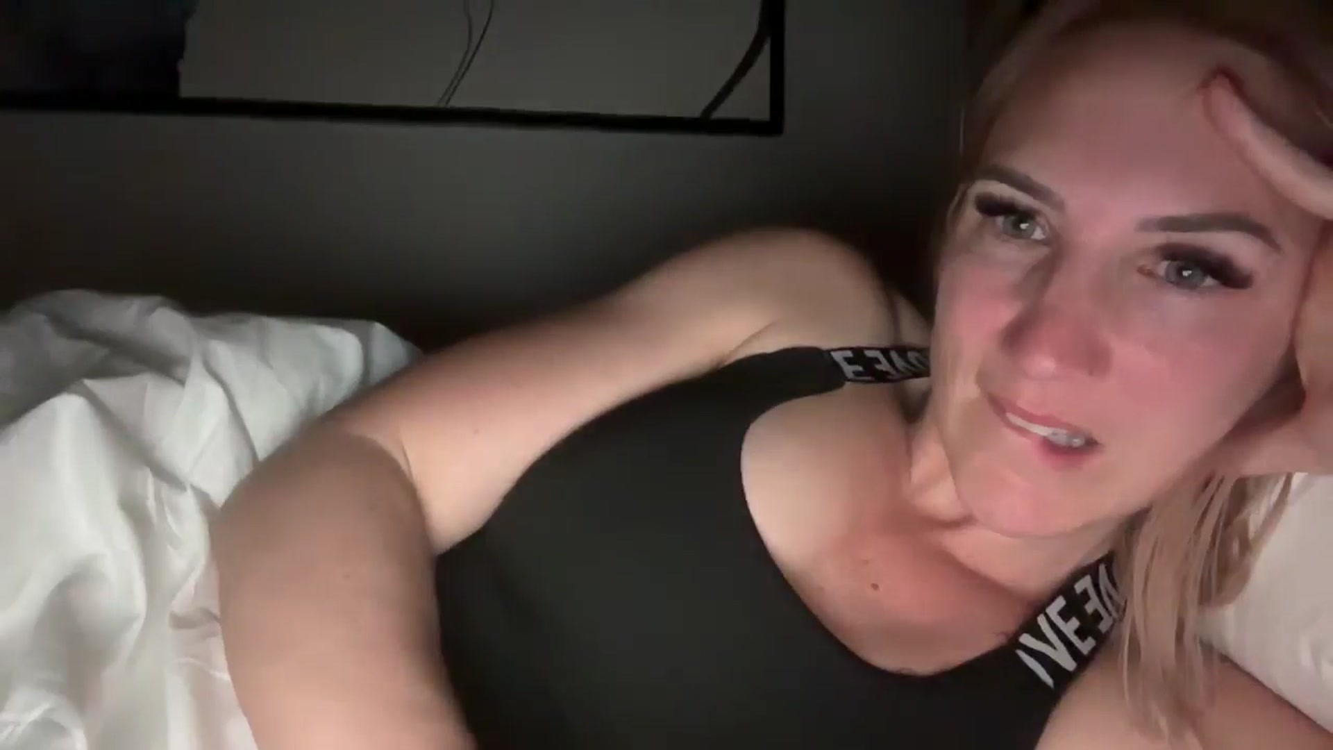 Gallery image thumbnail from Bellanoirxx's myfreecams stream on, 05/03/2026, 09:05 image 16 of 20