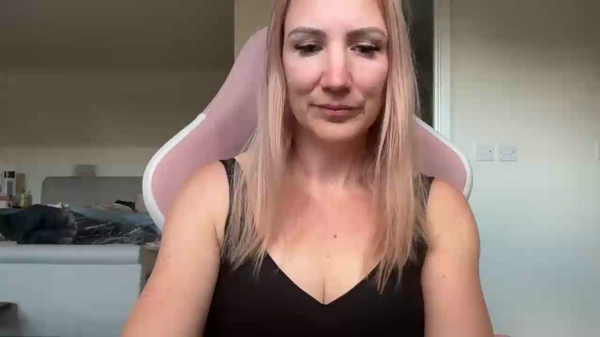 Gallery image thumbnail from Bellanoirxx's myfreecams stream on, 05/05/2026, 09:28 image 1 of 20
