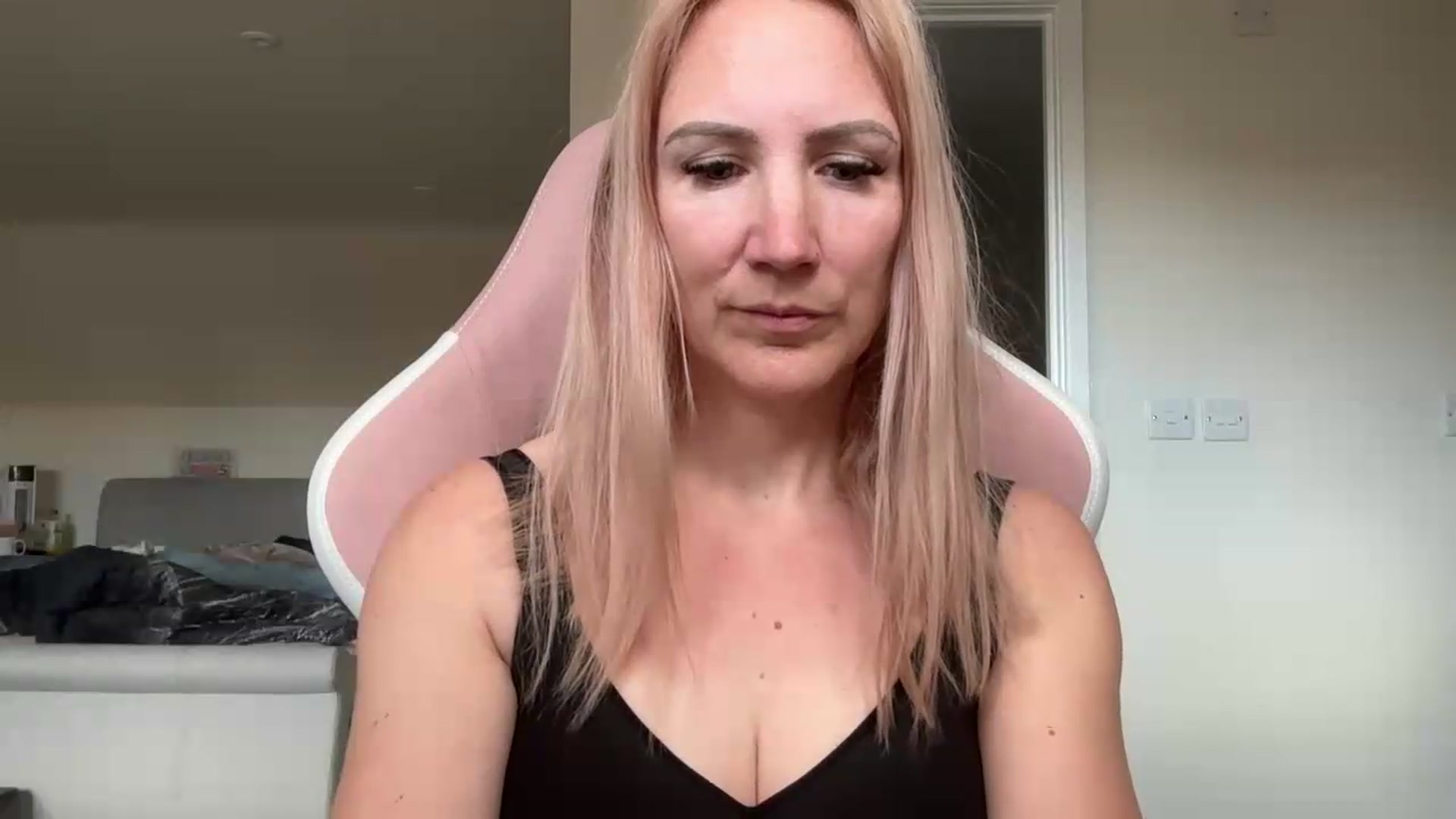 Gallery image thumbnail from Bellanoirxx's myfreecams stream on, 05/05/2026, 09:28 image 3 of 20