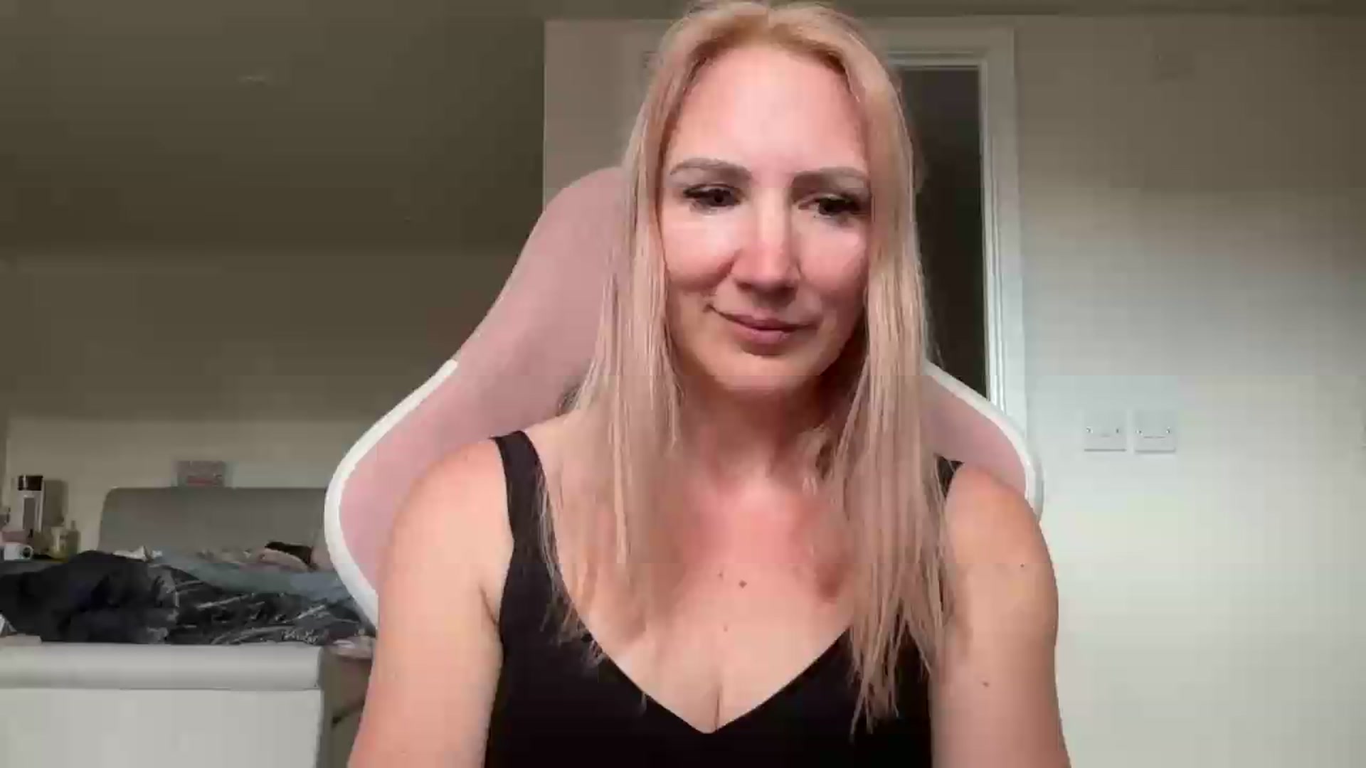 Gallery image thumbnail from Bellanoirxx's myfreecams stream on, 05/05/2026, 09:28 image 8 of 20