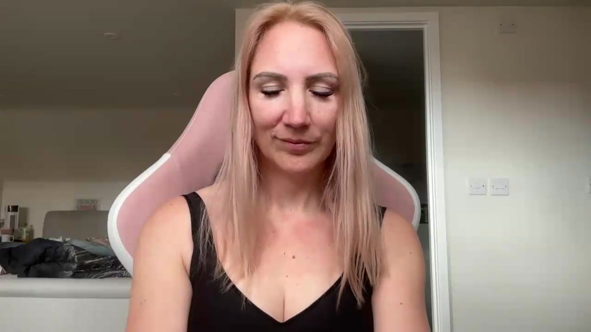Gallery image thumbnail from Bellanoirxx's myfreecams stream on, 05/05/2026, 09:28 image 10 of 20