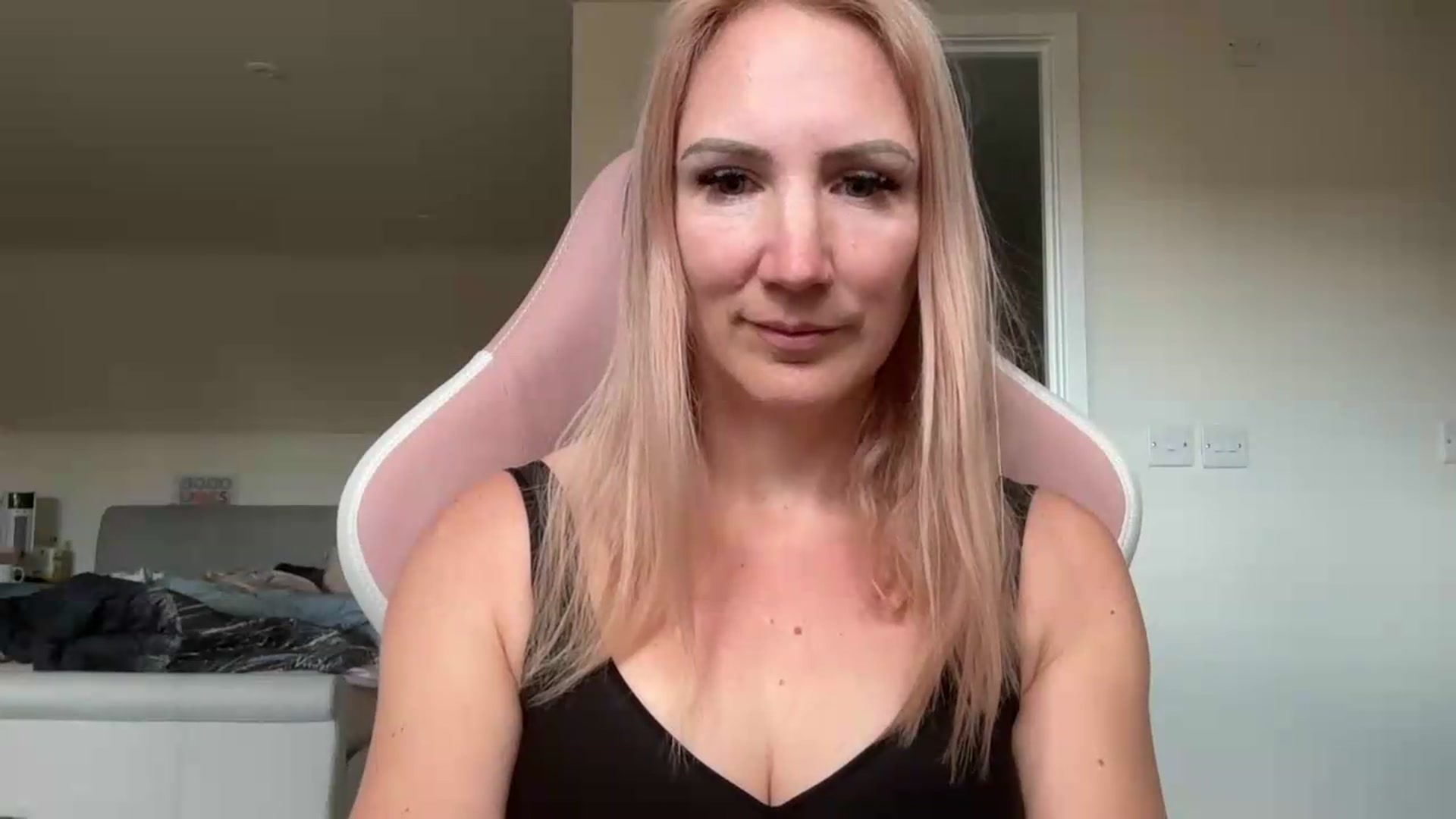 Gallery image thumbnail from Bellanoirxx's myfreecams stream on, 05/05/2026, 09:28 image 2 of 20