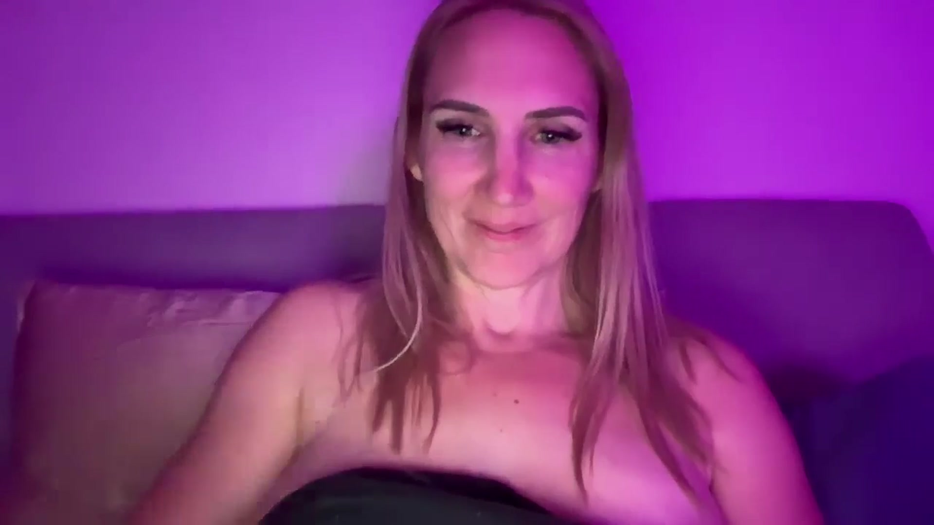 Gallery image thumbnail from Bellanoirxx's myfreecams stream on, 05/07/2026, 24:29 image 9 of 20