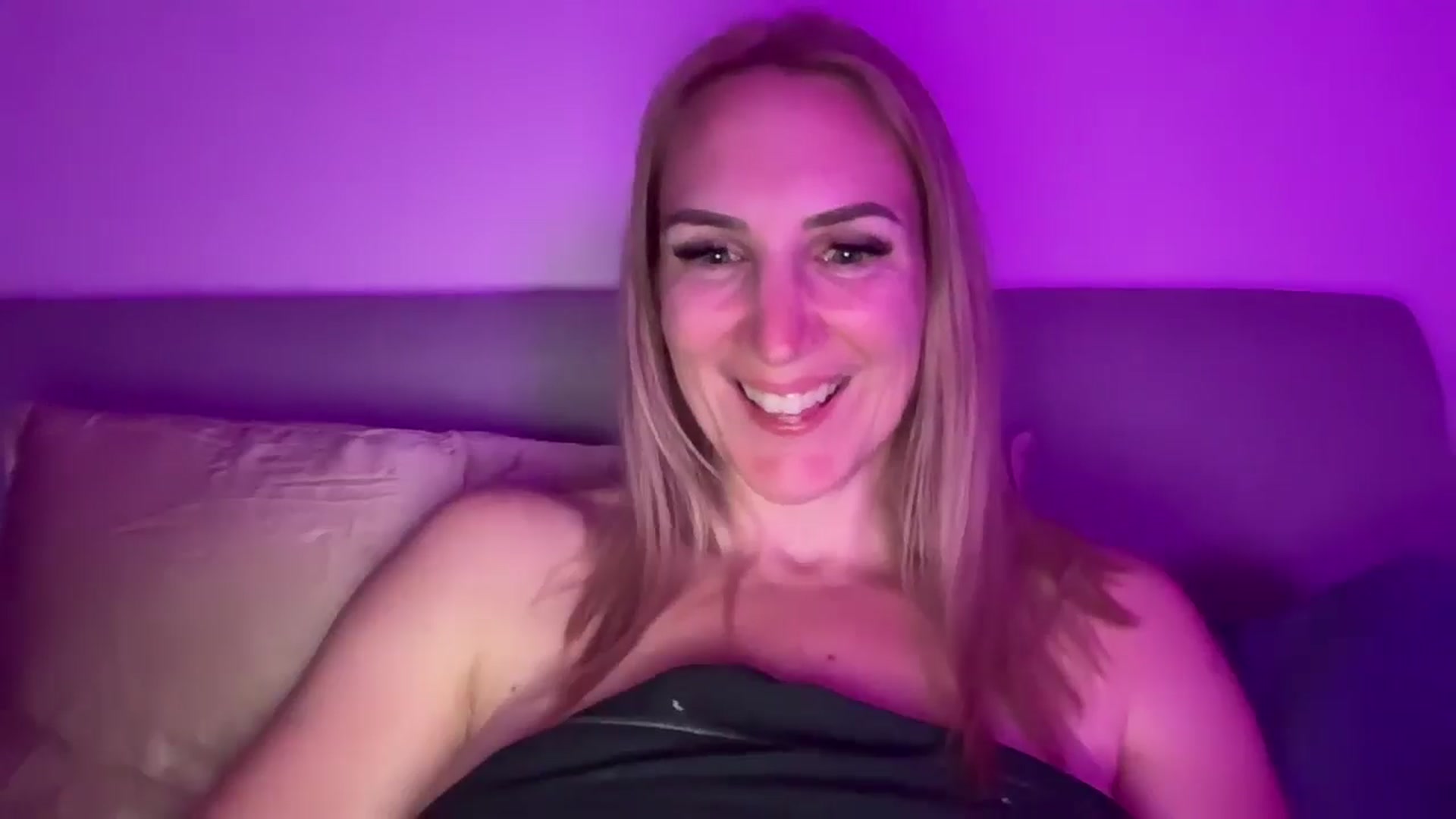 Gallery image thumbnail from Bellanoirxx's myfreecams stream on, 05/07/2026, 24:29 image 13 of 20