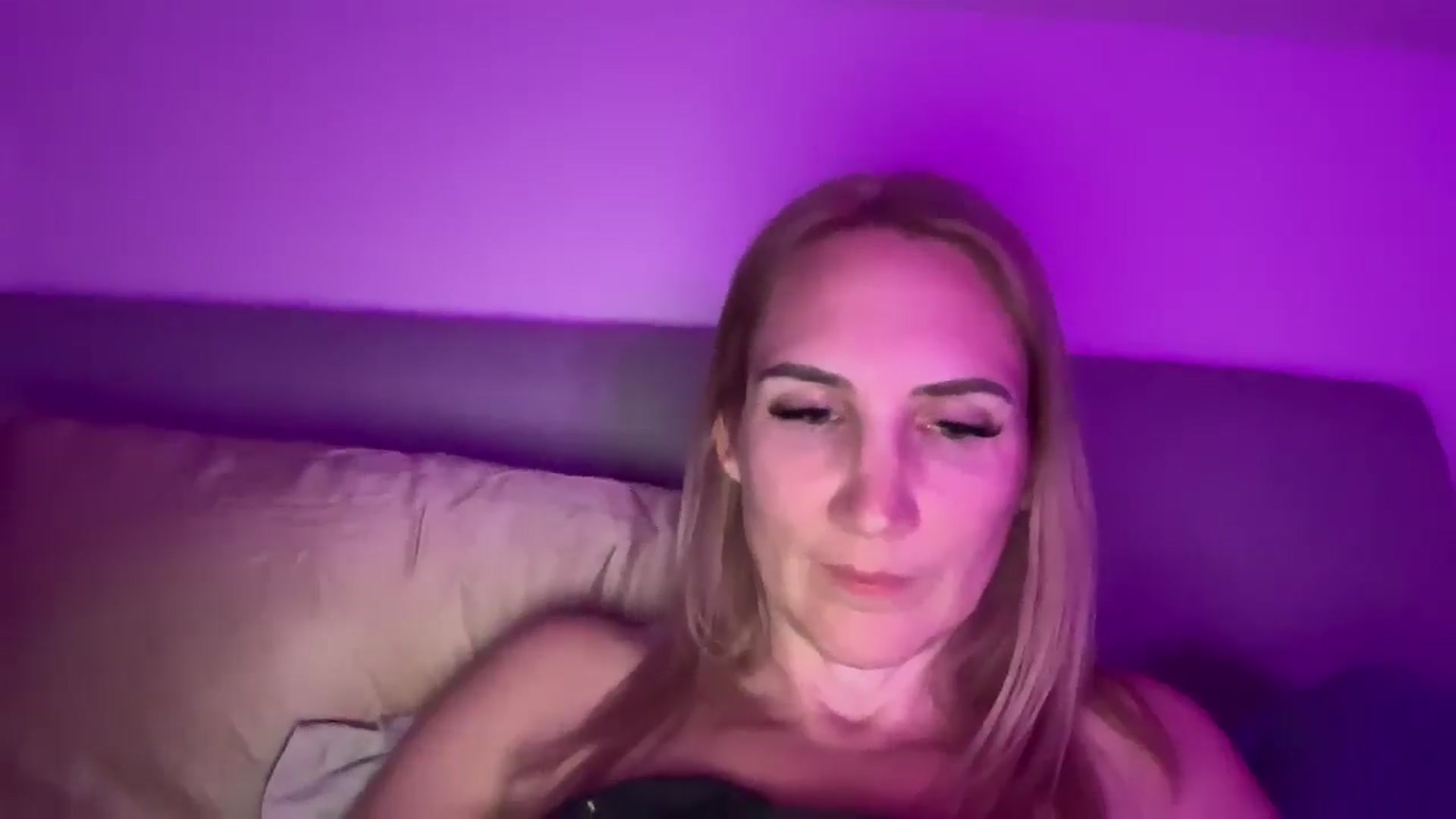 Gallery image thumbnail from Bellanoirxx's myfreecams stream on, 05/07/2026, 24:29 image 20 of 20