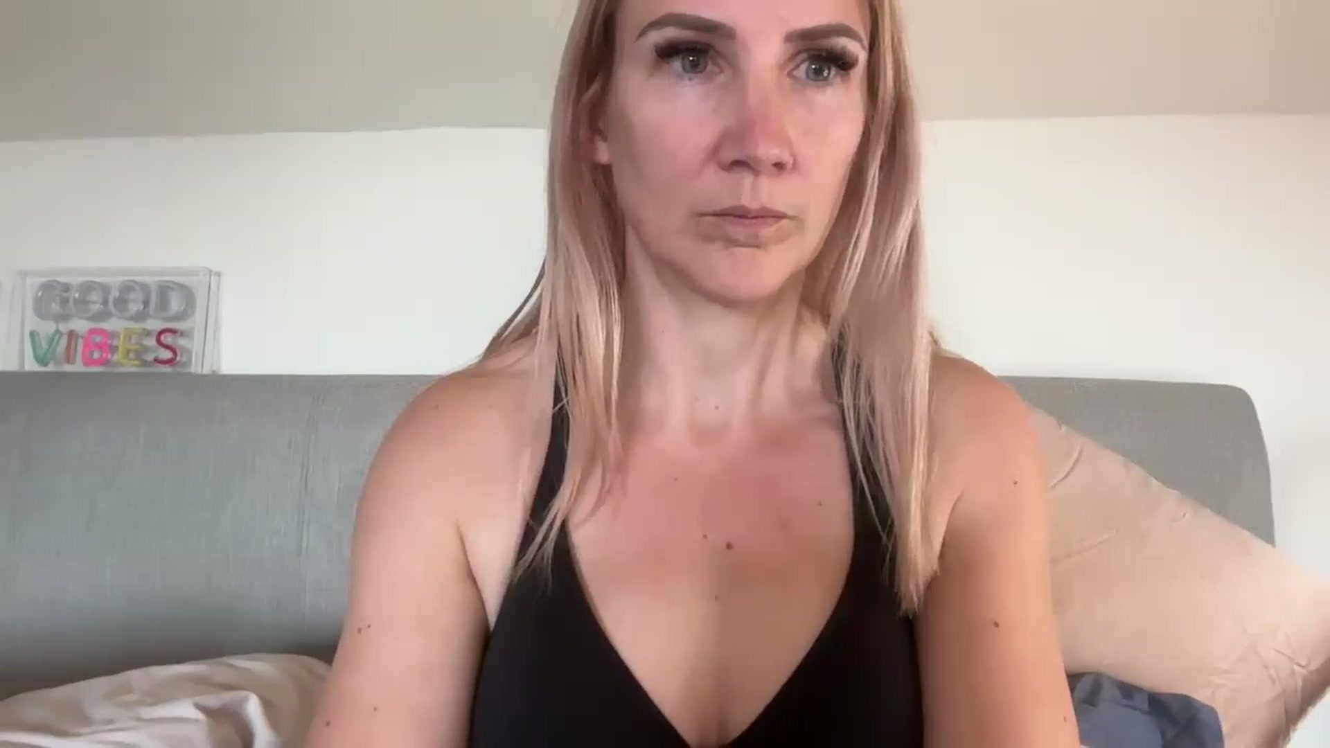 Gallery image thumbnail from Bellanoirxx's myfreecams stream on, 05/08/2026, 10:22 image 16 of 20