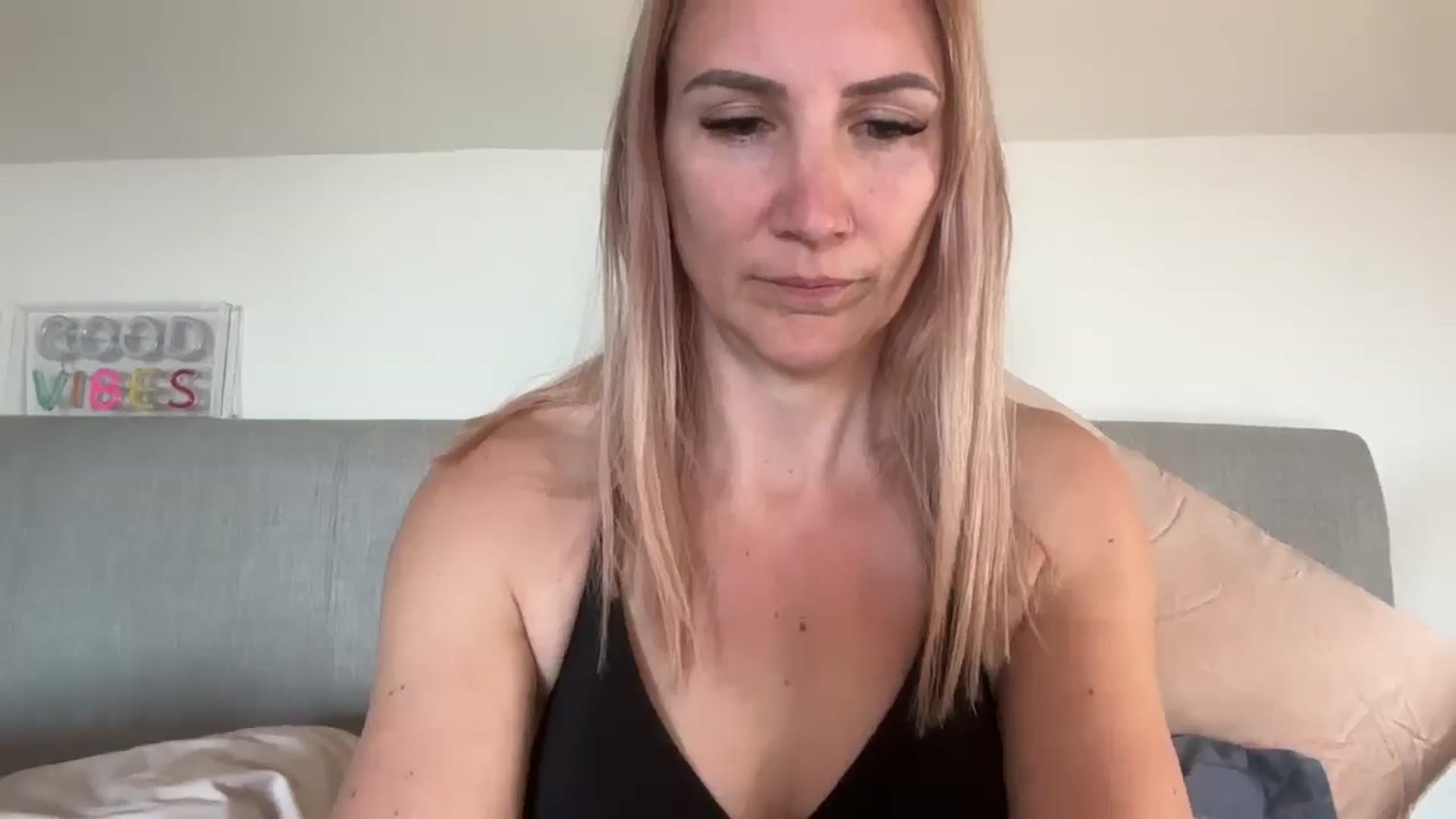 Gallery image thumbnail from Bellanoirxx's myfreecams stream on, 05/08/2026, 10:22 image 2 of 20