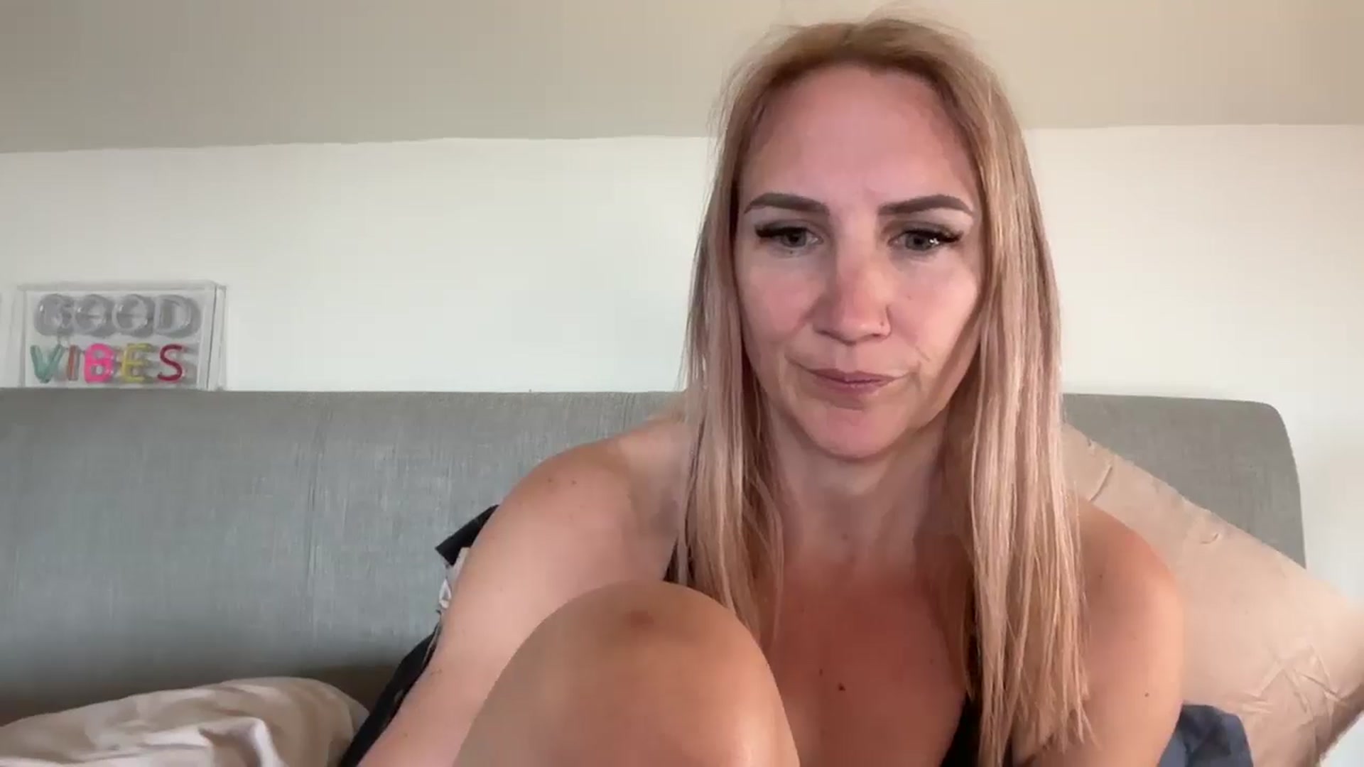 Gallery image thumbnail from Bellanoirxx's myfreecams stream on, 05/08/2026, 10:22 image 6 of 20