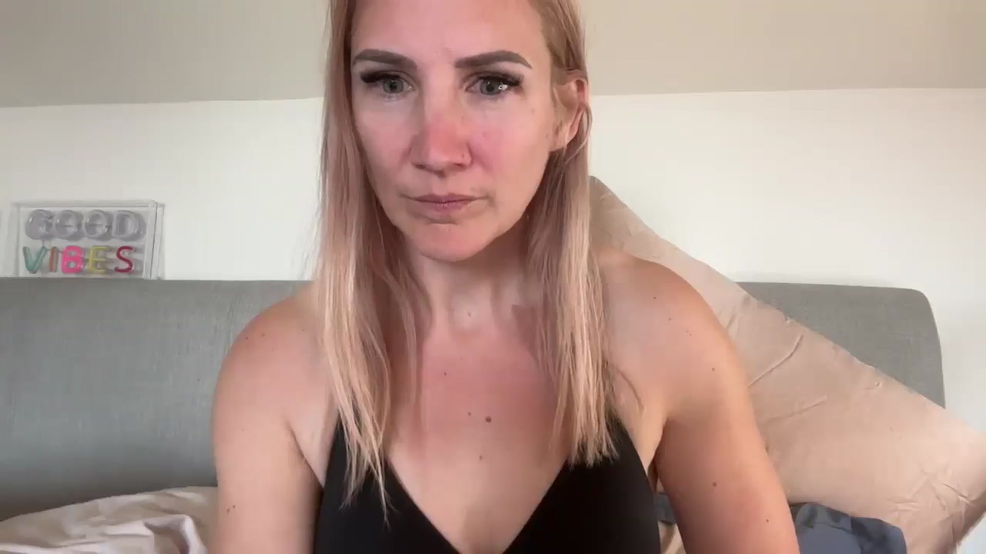 Gallery image thumbnail from Bellanoirxx's myfreecams stream on, 05/08/2026, 10:22 image 9 of 20