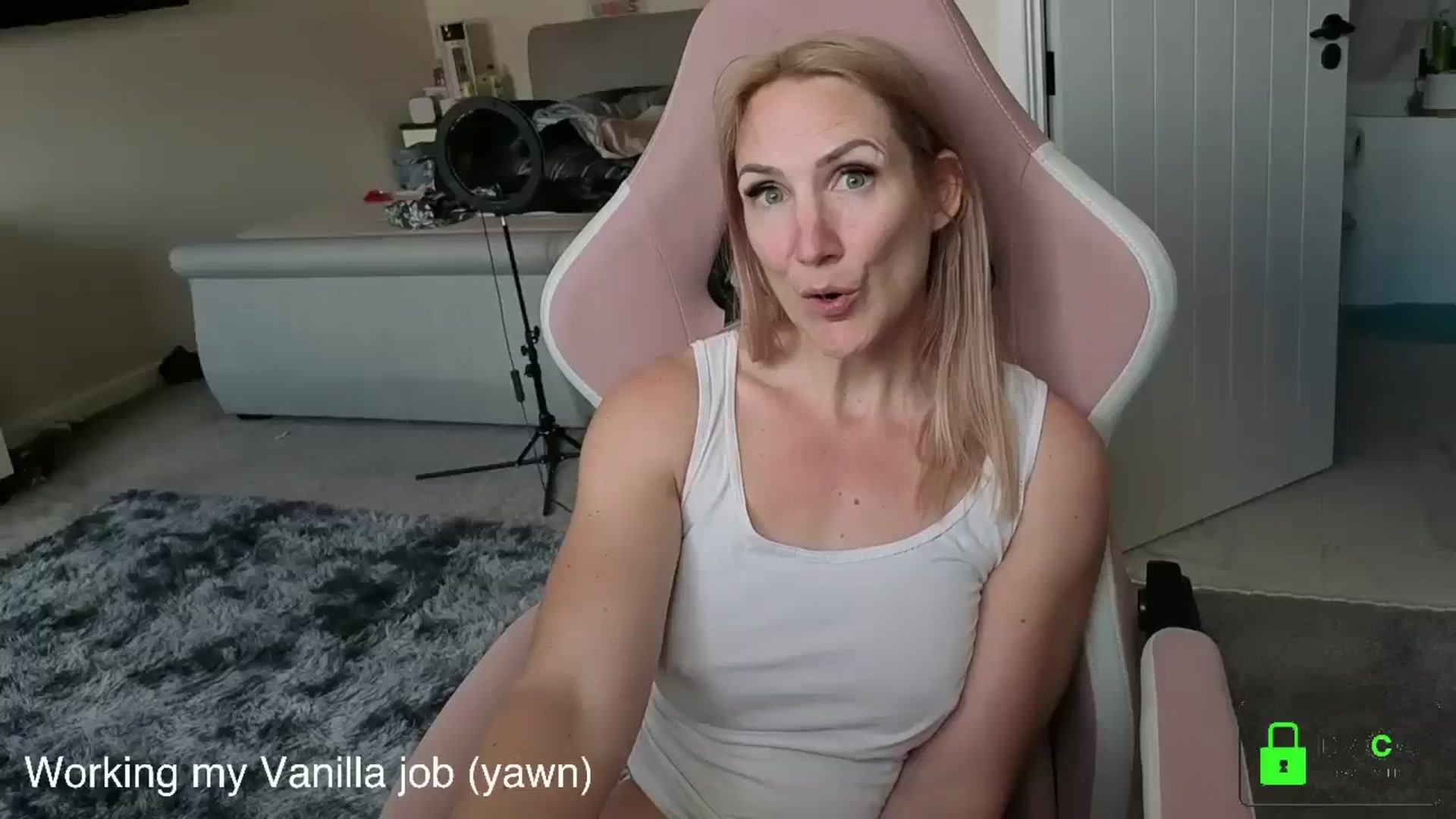 Gallery image thumbnail from Bellanoirxx's myfreecams stream on, 05/11/2026, 13:34 image 17 of 20