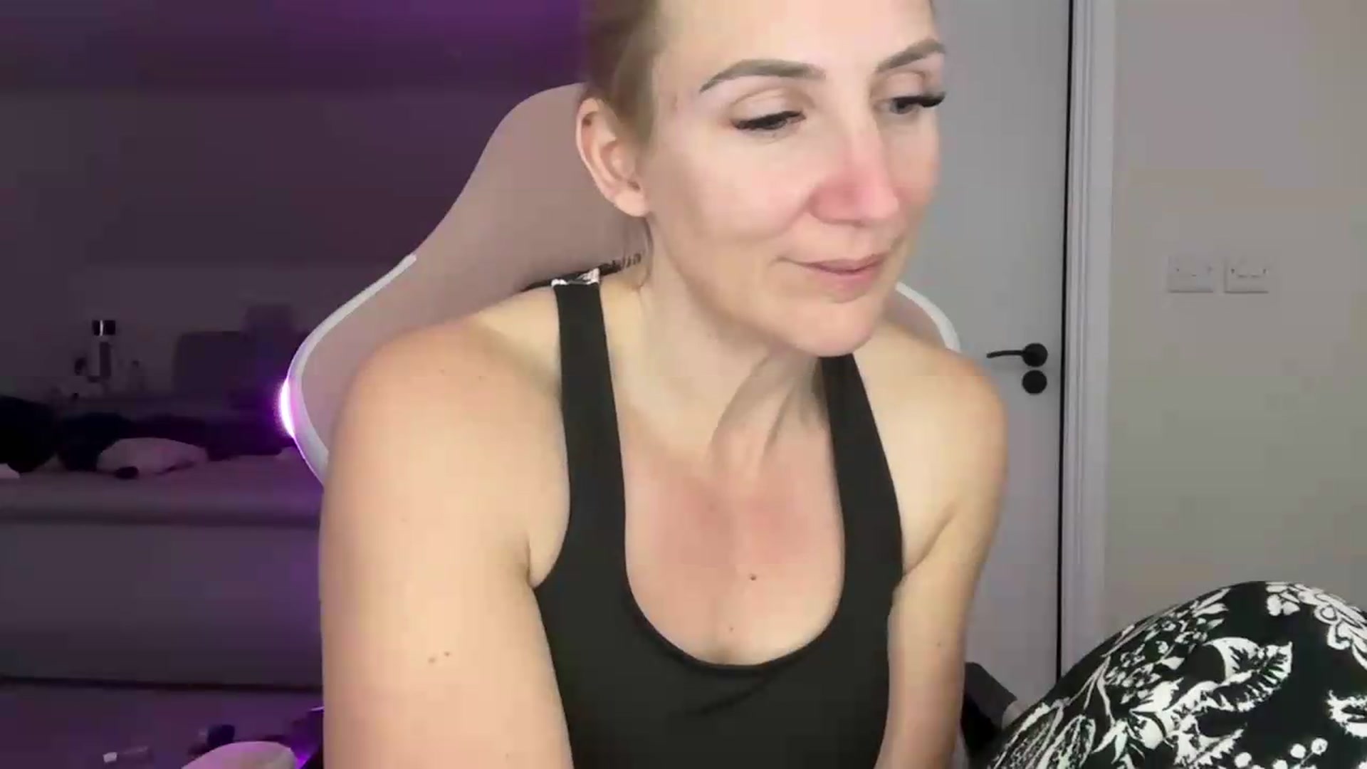 Gallery image thumbnail from Bellanoirxx's myfreecams stream on, 05/12/2026, 22:27 image 9 of 20
