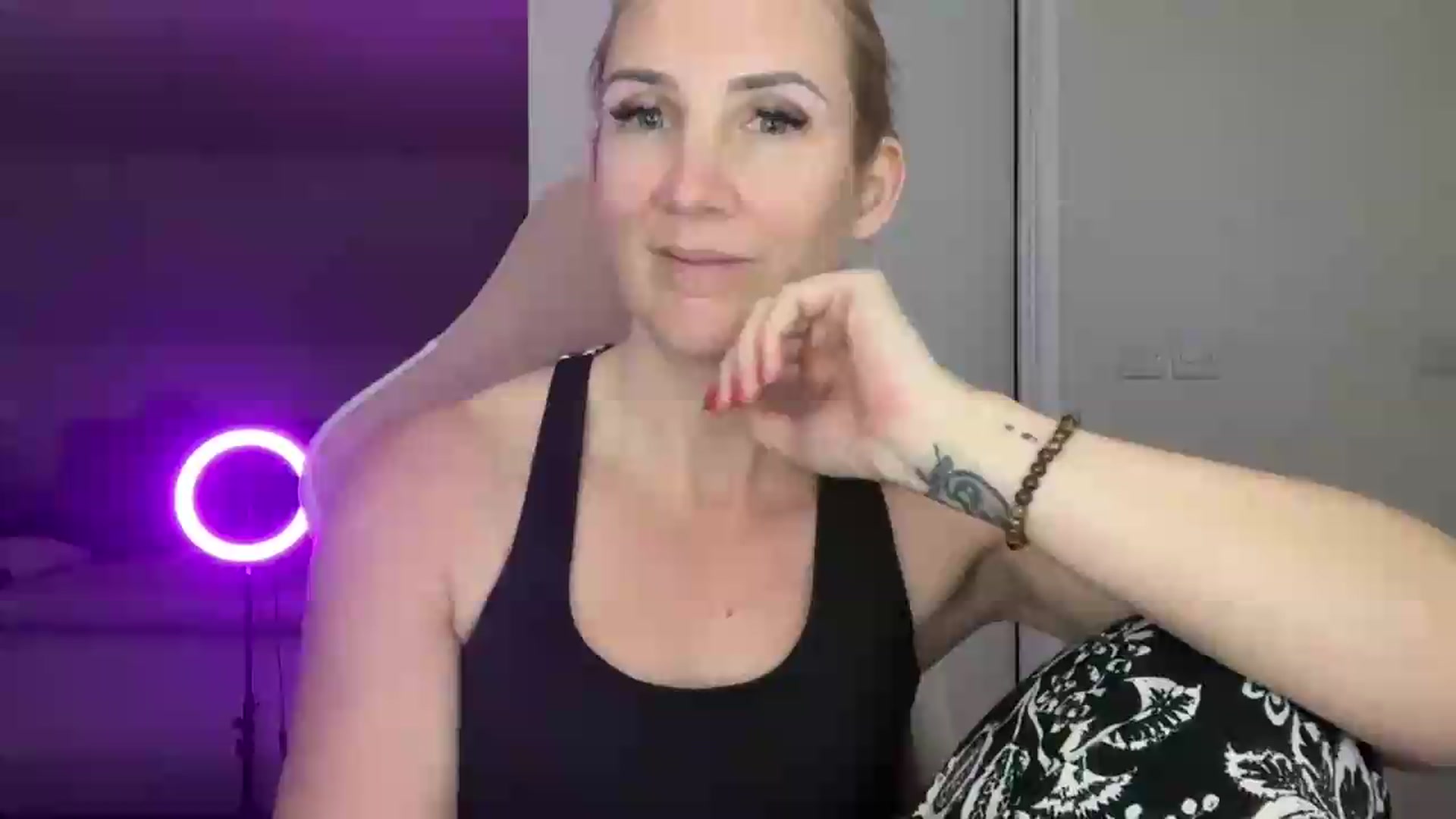Gallery image thumbnail from Bellanoirxx's myfreecams stream on, 05/12/2026, 22:27 image 1 of 20