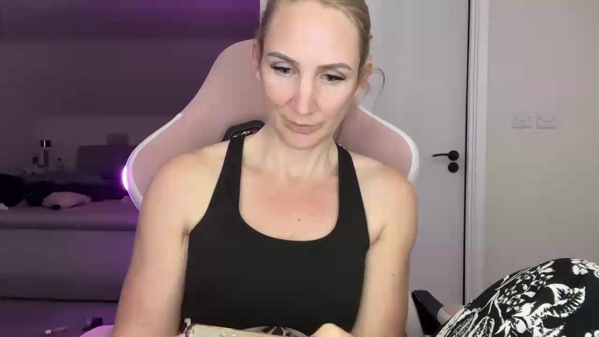 Gallery image thumbnail from Bellanoirxx's myfreecams stream on, 05/12/2026, 22:27 image 10 of 20