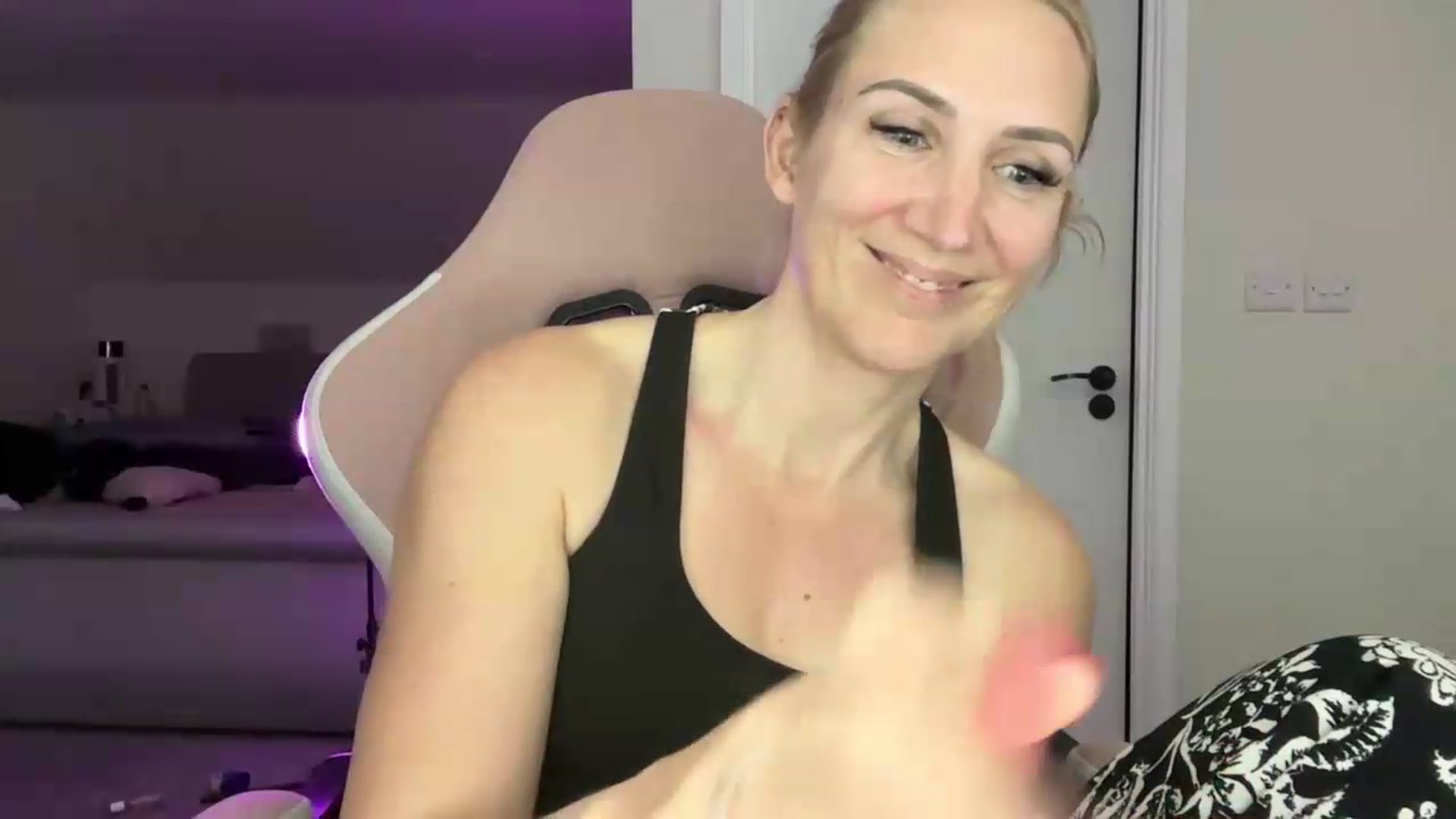 Gallery image thumbnail from Bellanoirxx's myfreecams stream on, 05/12/2026, 22:27 image 16 of 20