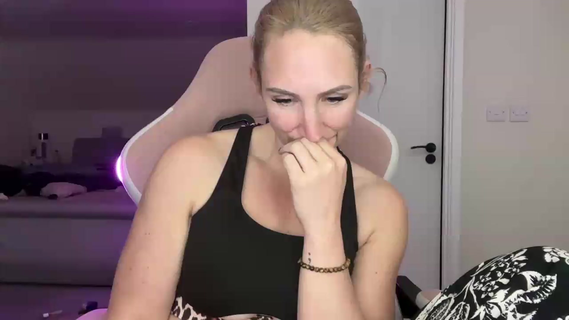 Gallery image thumbnail from Bellanoirxx's myfreecams stream on, 05/12/2026, 22:27 image 12 of 20
