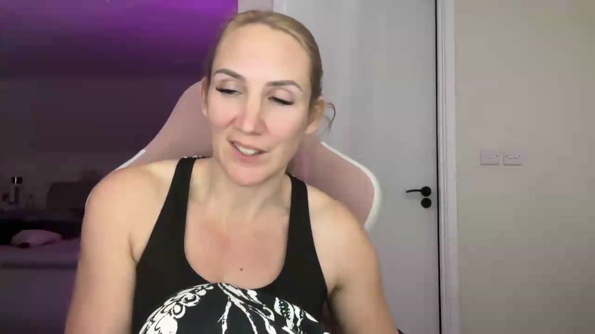 Gallery image thumbnail from Bellanoirxx's myfreecams stream on, 05/12/2026, 22:27 image 5 of 20