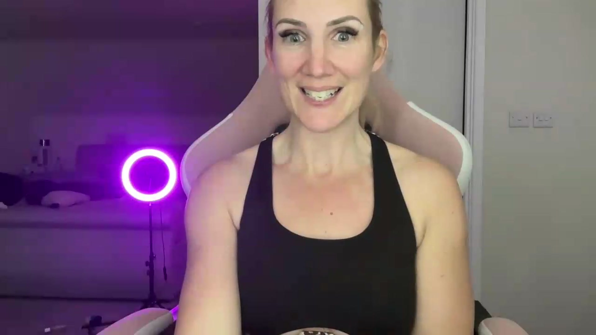 Gallery image thumbnail from Bellanoirxx's myfreecams stream on, 05/12/2026, 22:27 image 20 of 20