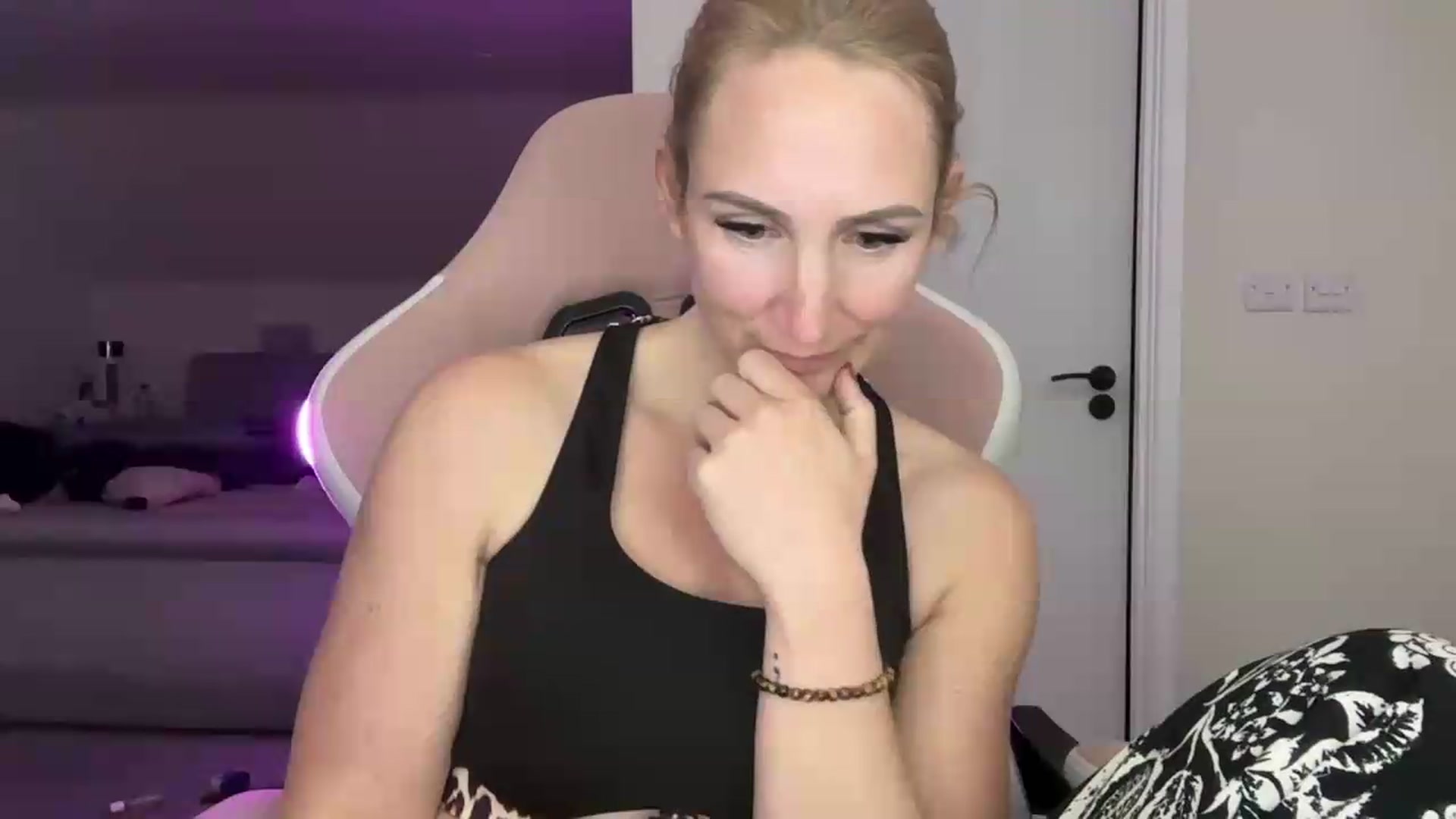 Gallery image thumbnail from Bellanoirxx's myfreecams stream on, 05/12/2026, 22:27 image 11 of 20