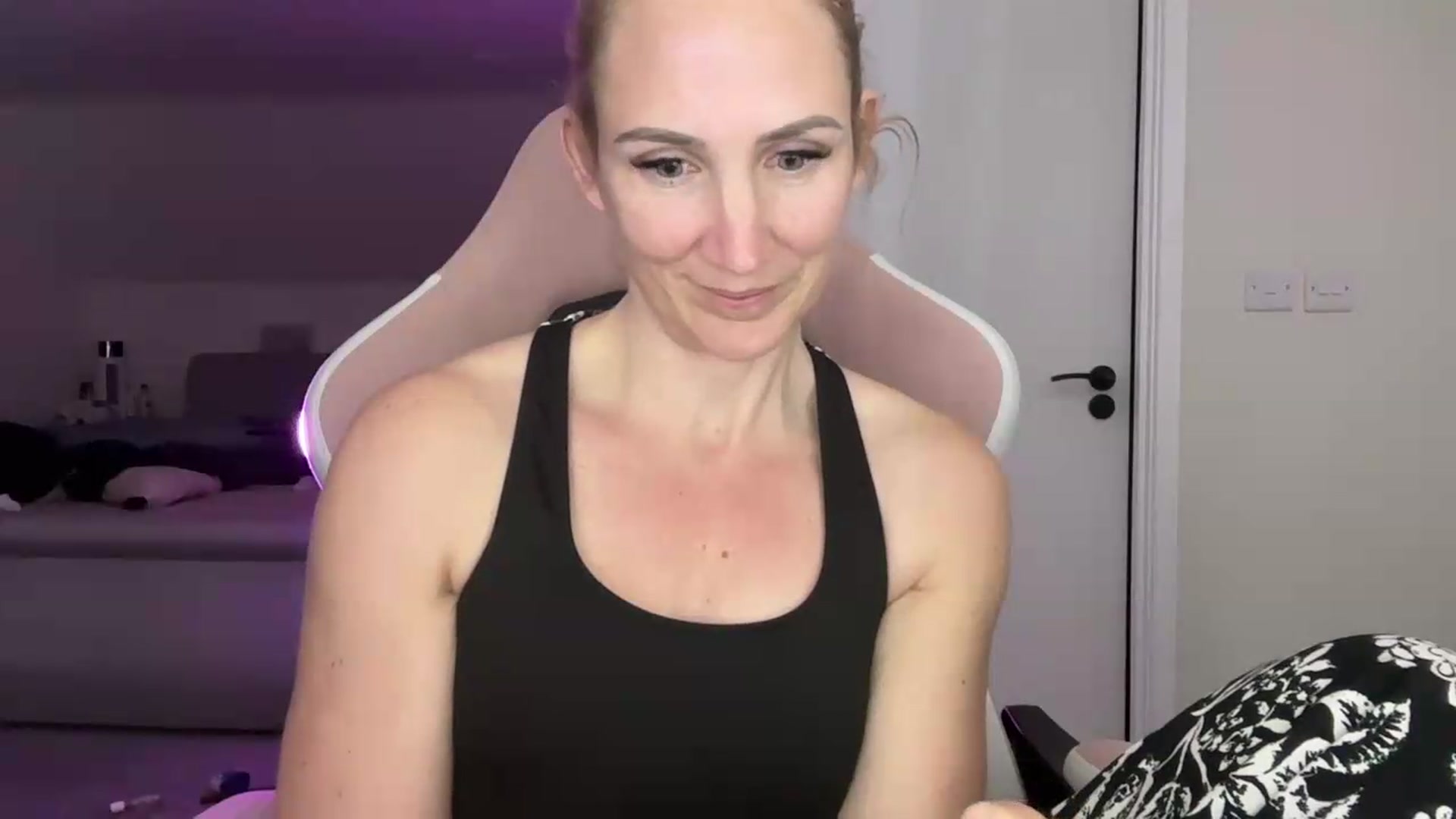 Gallery image thumbnail from Bellanoirxx's myfreecams stream on, 05/12/2026, 22:27 image 15 of 20