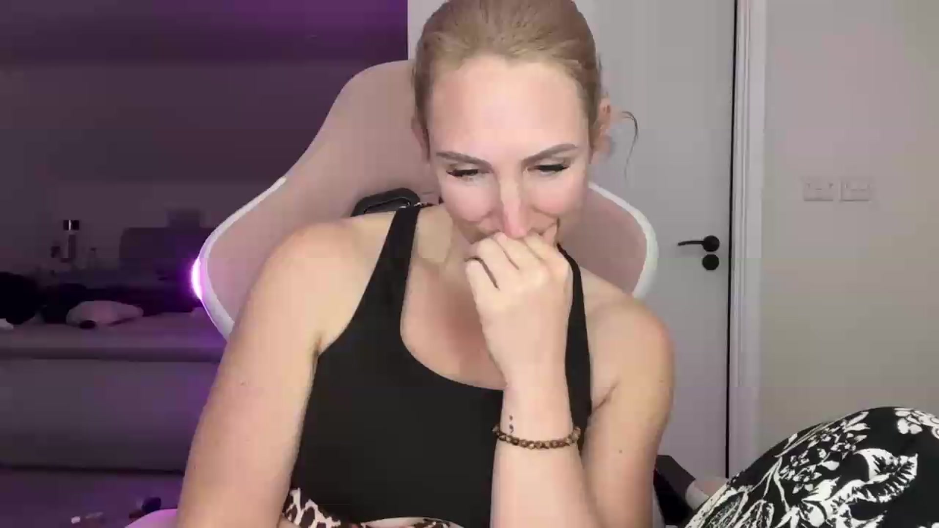 Gallery image thumbnail from Bellanoirxx's myfreecams stream on, 05/12/2026, 22:27 image 13 of 20