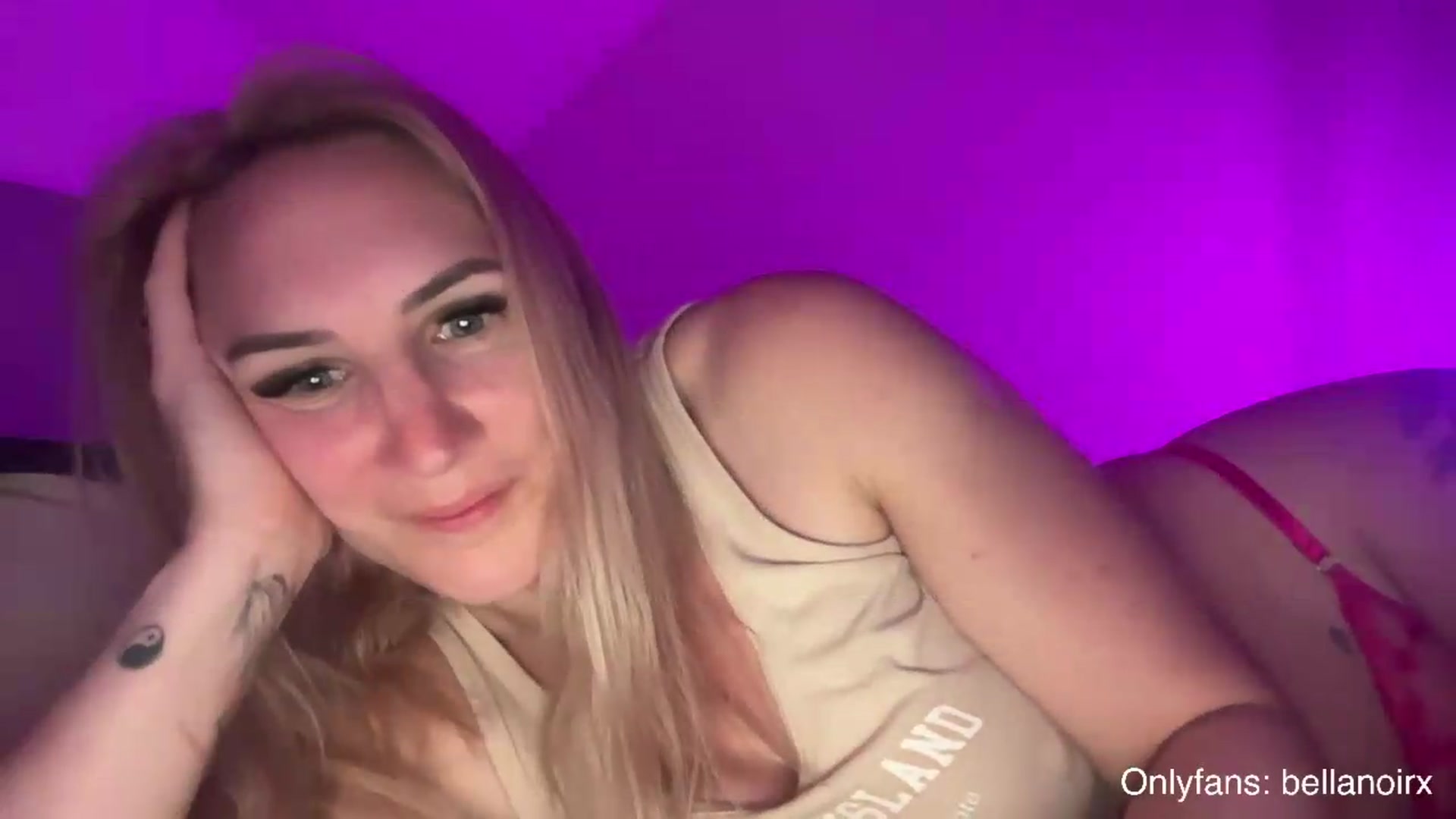 Gallery image thumbnail from Bellanoirxx's myfreecams stream on, 05/20/2026, 22:44 image 18 of 20