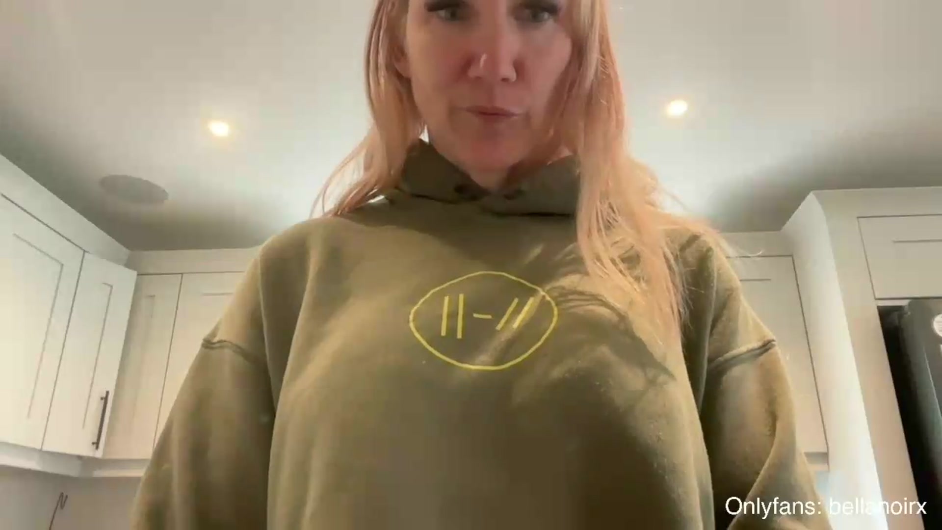 Gallery image thumbnail from Bellanoirxx's myfreecams stream on, 05/21/2026, 12:59 image 14 of 20